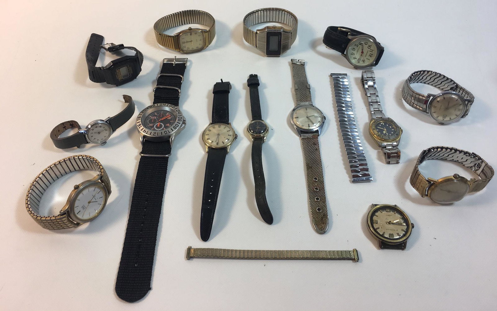 WATCH LOT (1 of 6)