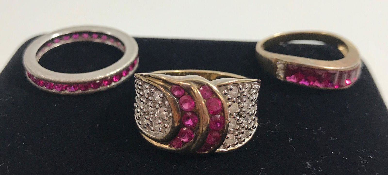 THREE PINK SAPPHIRE RINGS (1 of 2)