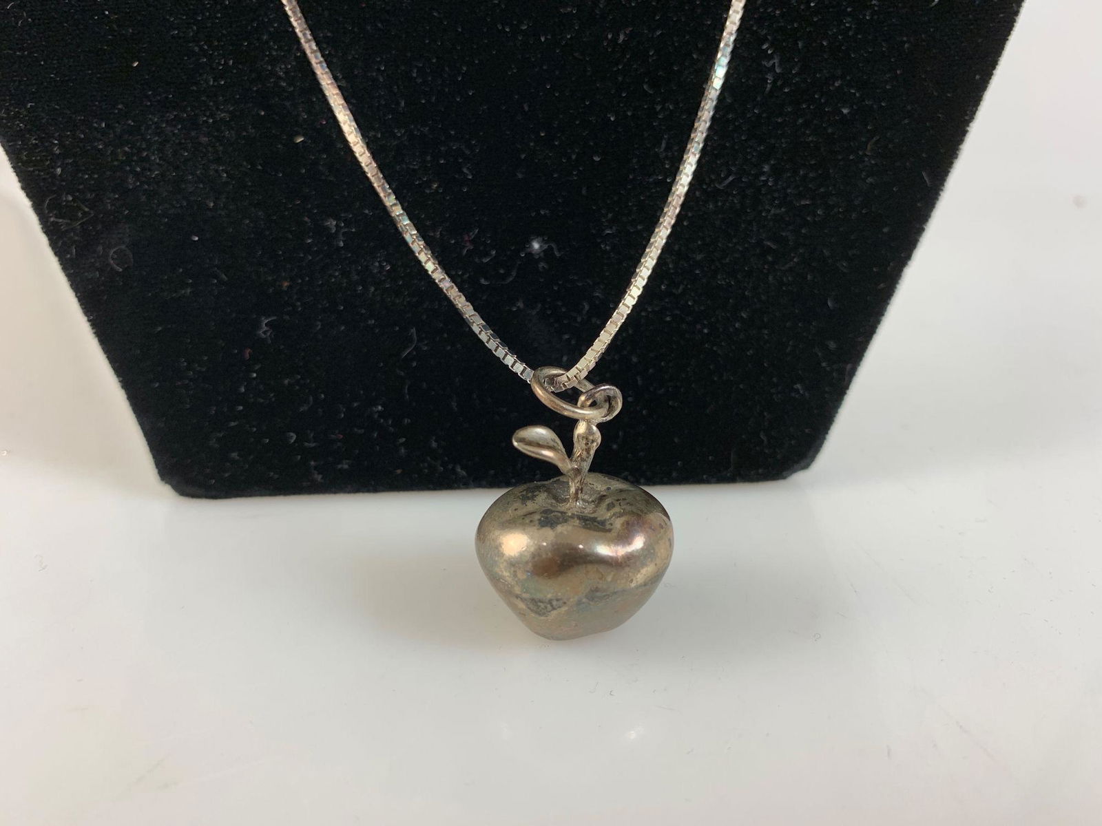 STERLING SILVER NECKLACE (1 of 2)