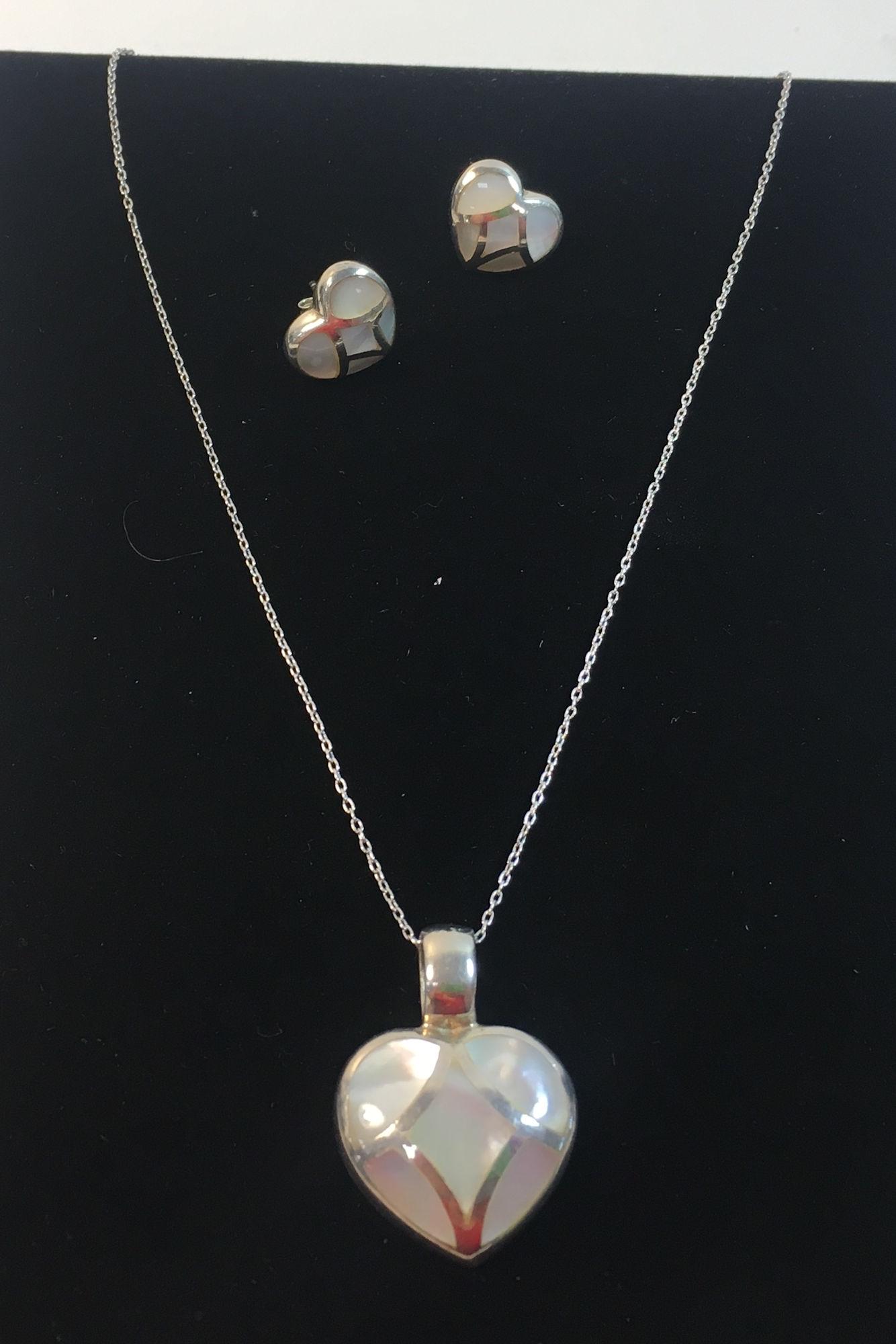 STERLING SILVER JEWELRY SET: STERLING SILVER JEWELRY SET ~ HEART-SHAPED PENDANT W/WHITE MOTHER OF PEARL INLAY ON 16" CHOKER LENGTH CHAIN AND MATCHED PIERCED/POST EARRINGS IN SAME DESIGN.