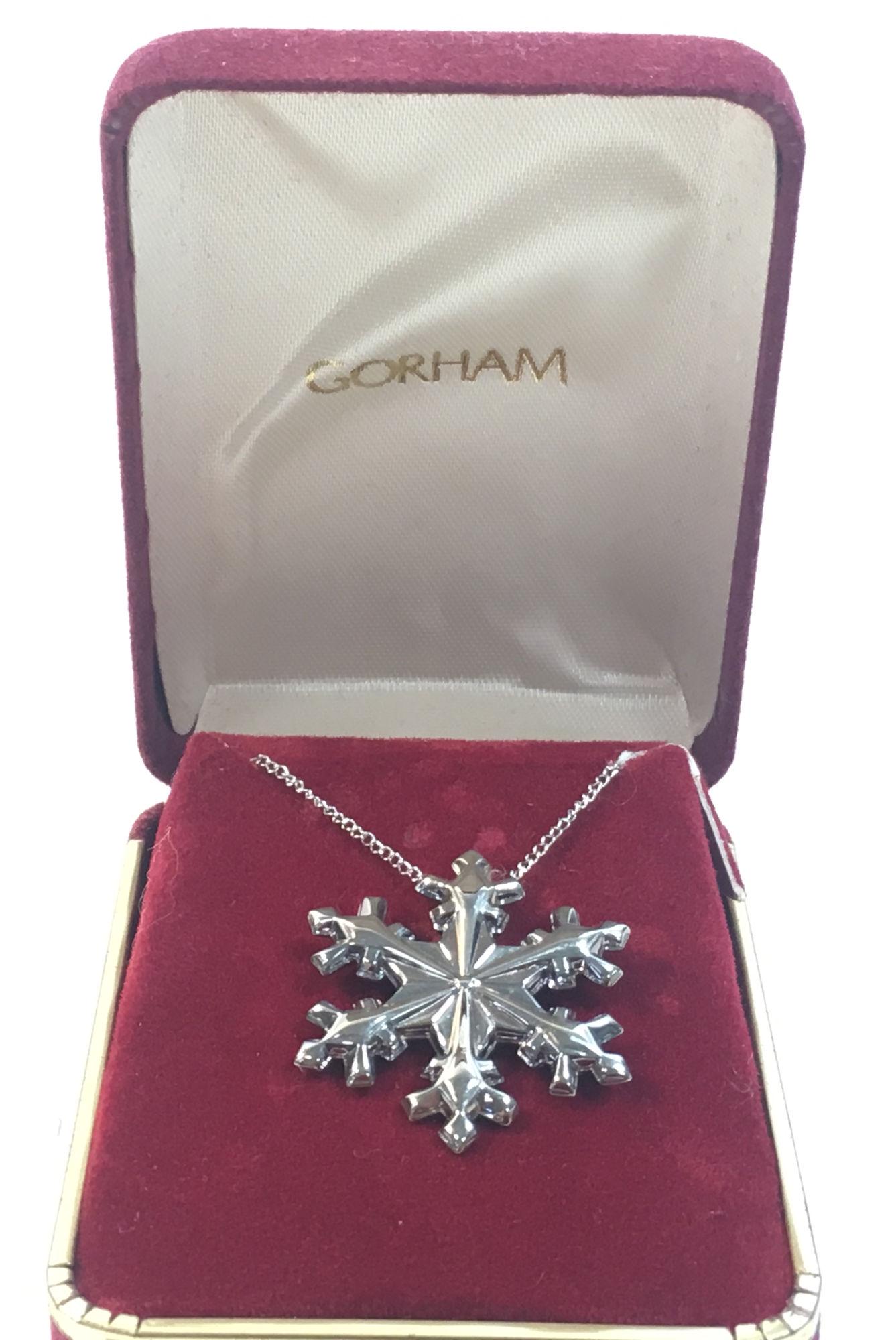 STERLING SILVER SNOWFLAKE NECKLACE (1 of 3)