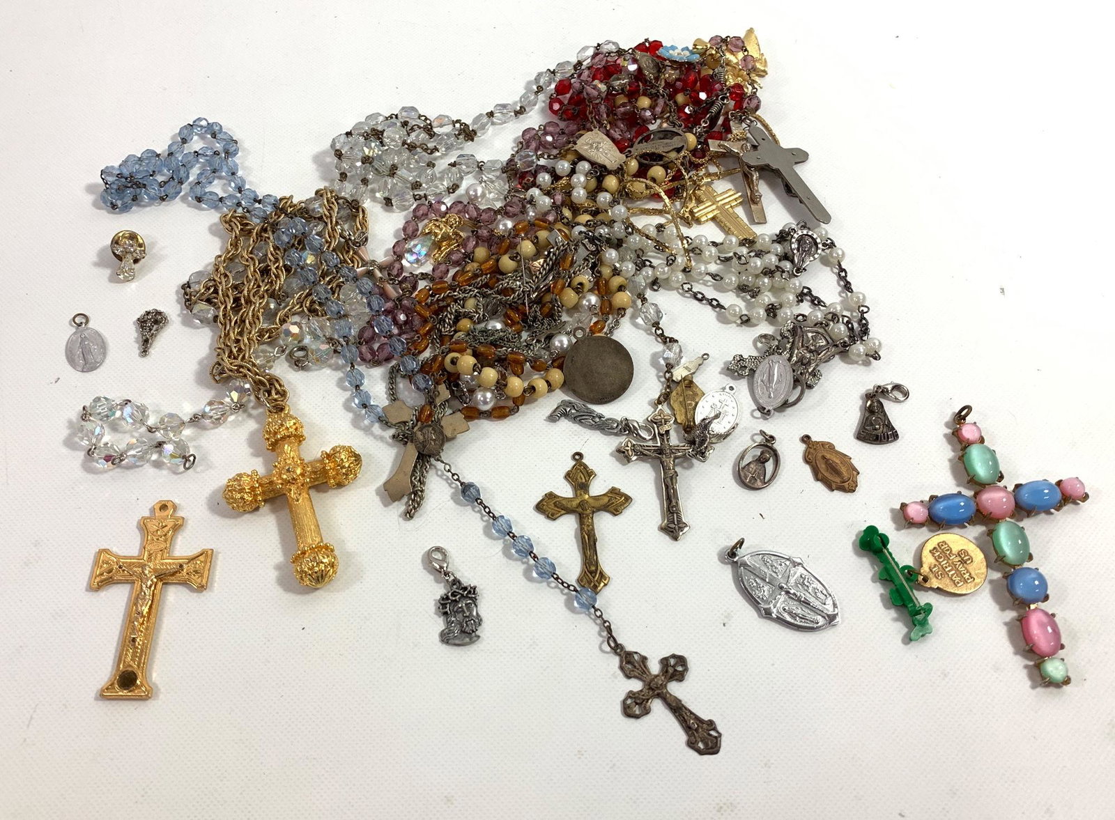 BOX LOT RELIGIOUS ACCESSORIES (1 of 5)