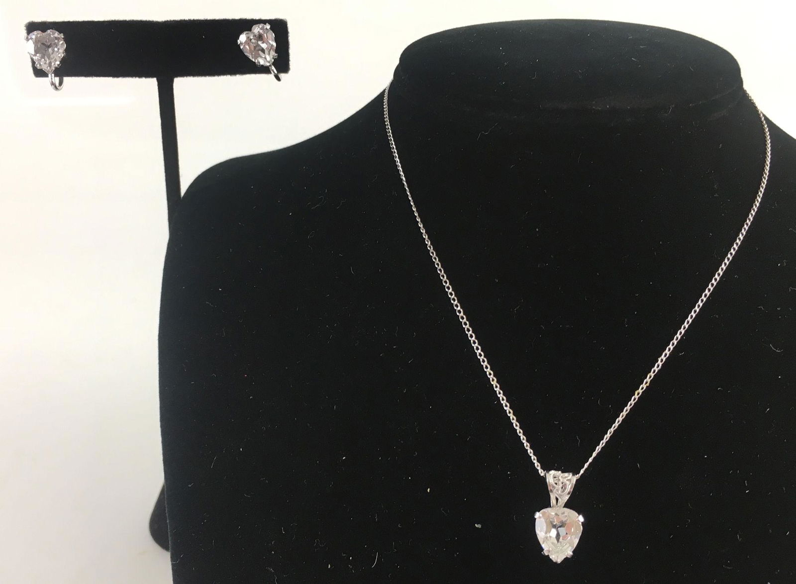 VINTAGE STERLING SILVER JEWELRY SET: VINTAGE STERLING SILVER JEWELRY SET ~ SCREWBACK EARRINGS W/ PRONG SET CLEAR GEMSTONES, HEART CUT W/ FANCY BEZEL, ONE 15" STERLING SILVER NECKLACE W/ MATCHING PENDANT SIGNED "AMCO"