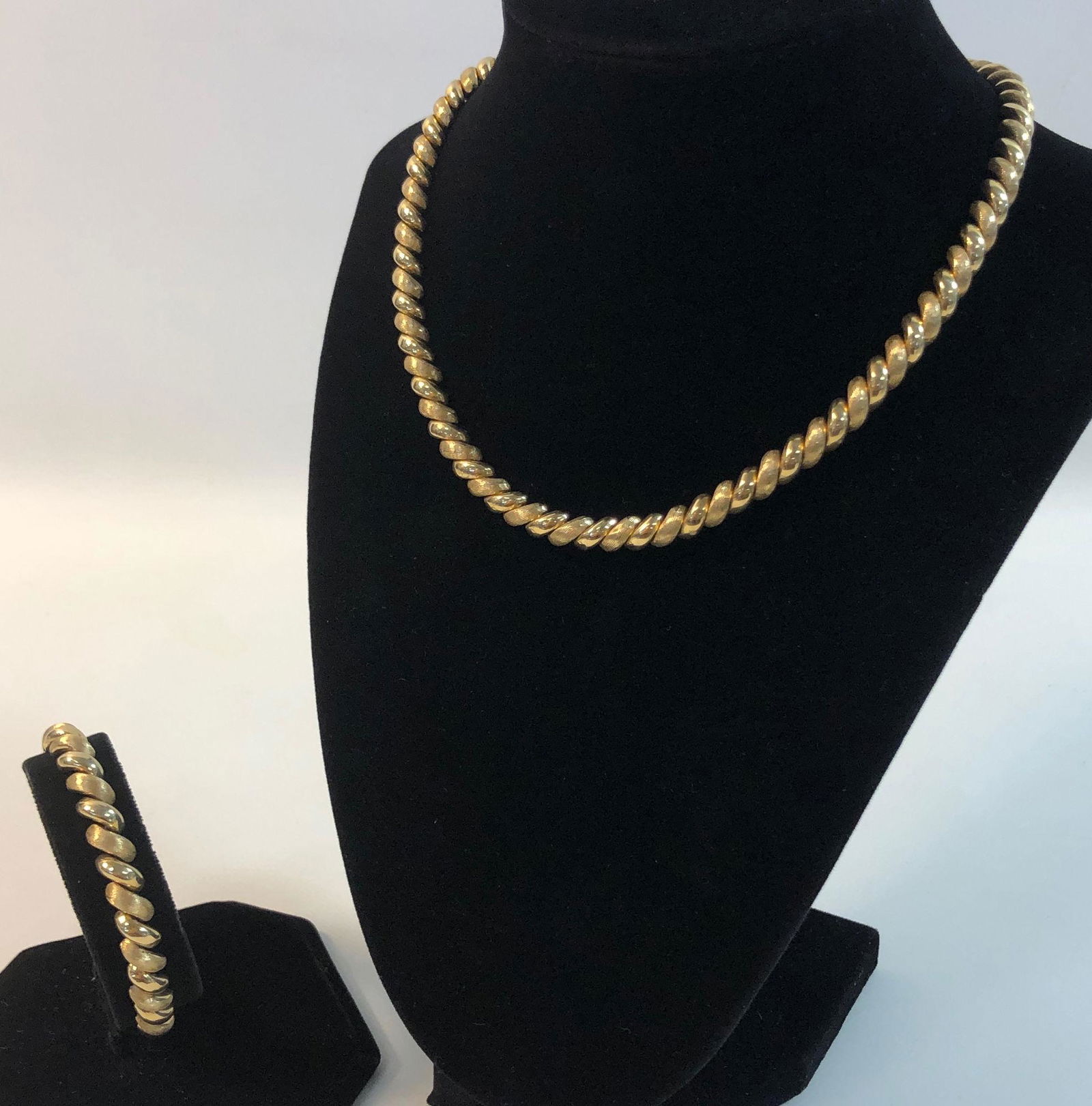 MATCHED GOLD BRACELET & NECKLACE (1 of 15)