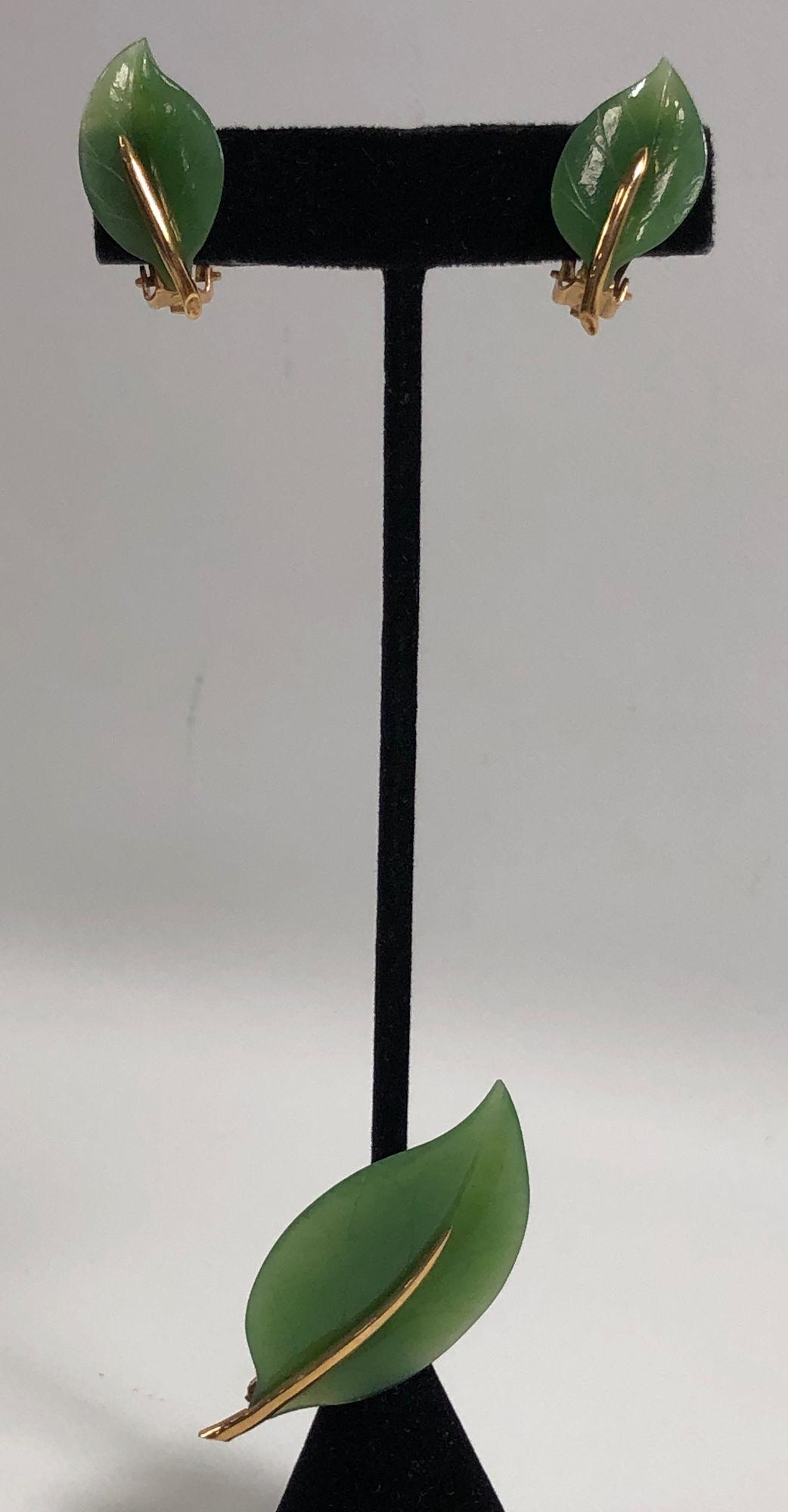 JADE PIN WITH MATCHED EARRINGS ~FROM GUMPS. 14KT GOLD (1 of 10)