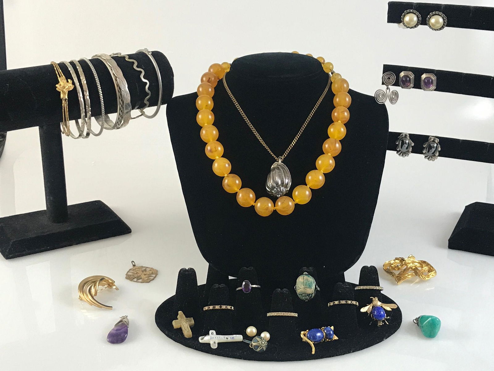 COSTUME AND FASHION JEWELRY LOT (1 of 7)