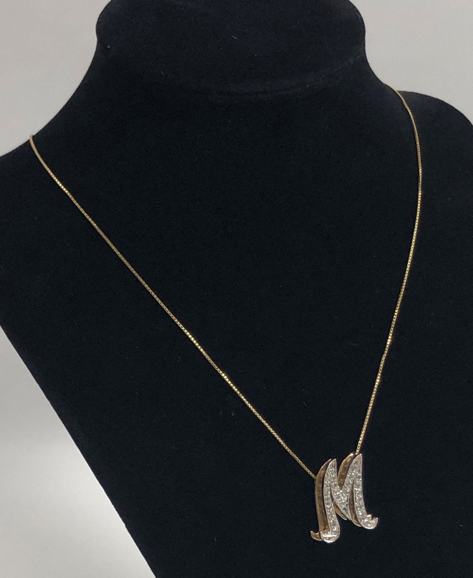 14KT DUAL TONE MONOGRAM NECKLACE ~ "M" PENDANT ON 20" (1 of 8)