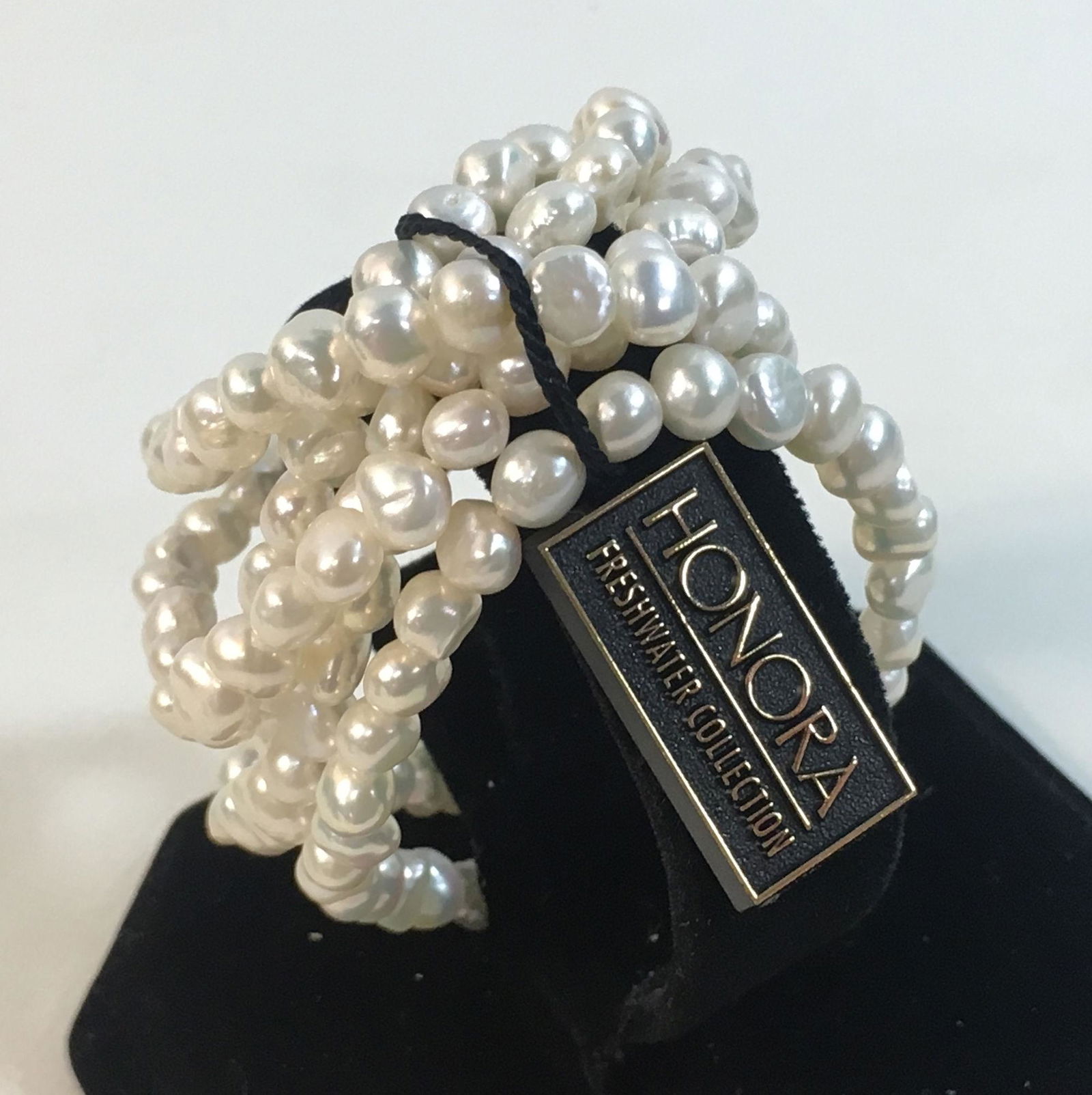 FRESHWATER  PEARL BRACELETS (1 of 2)