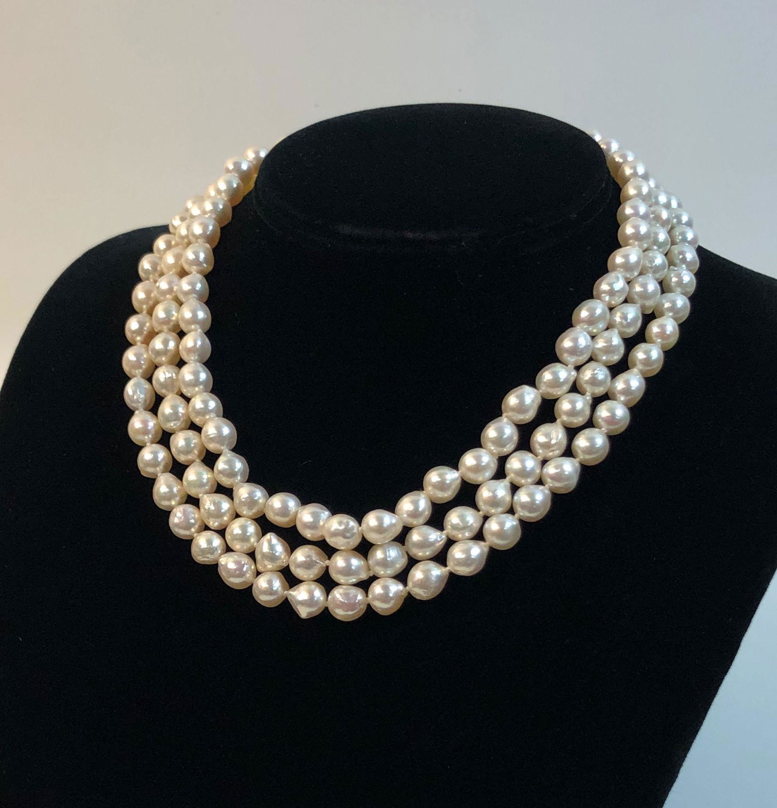 PEARL NECKLACE (1 of 1)