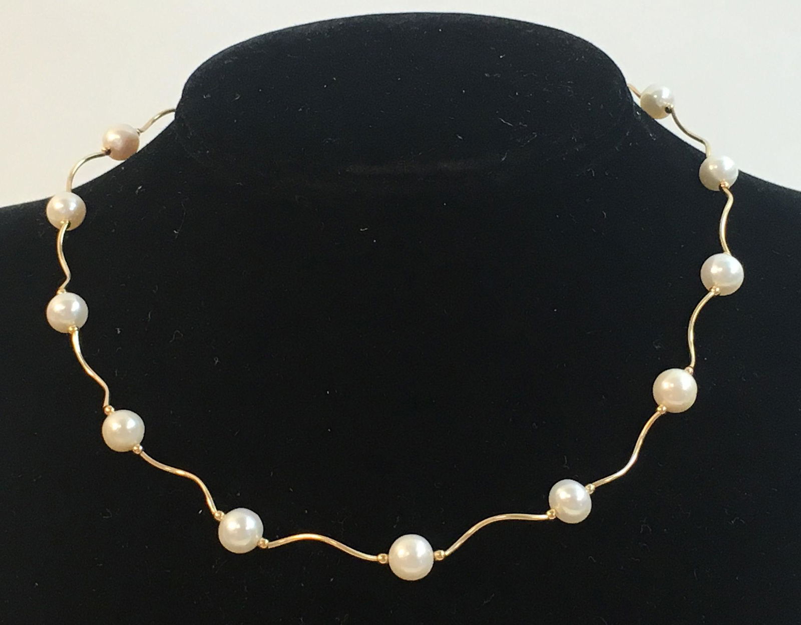 14KT GOLD AND PEARL NECKLACE (1 of 3)