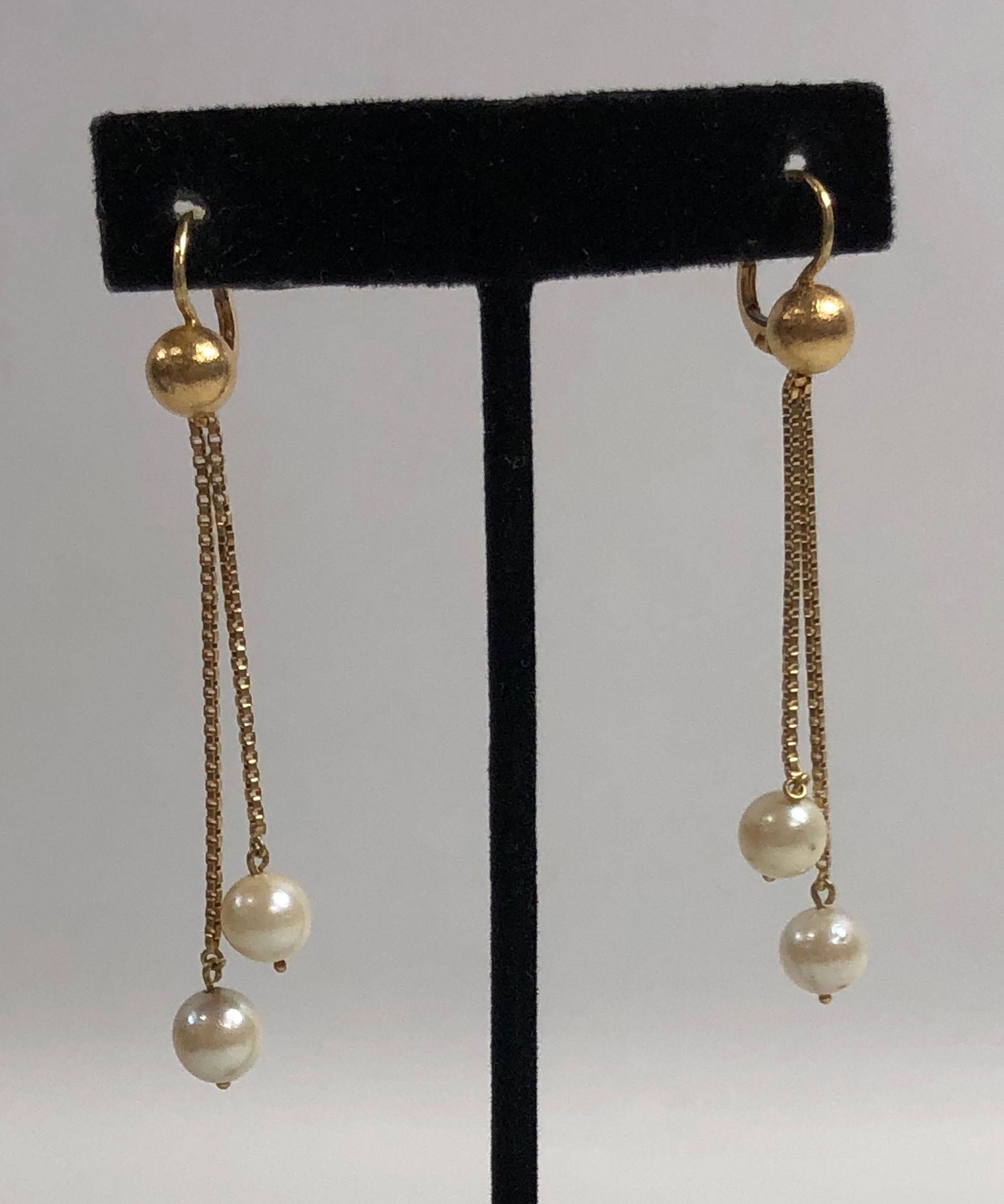 PAIR GOLD AND PEARL DANGLE EARRINGS (1 of 5)