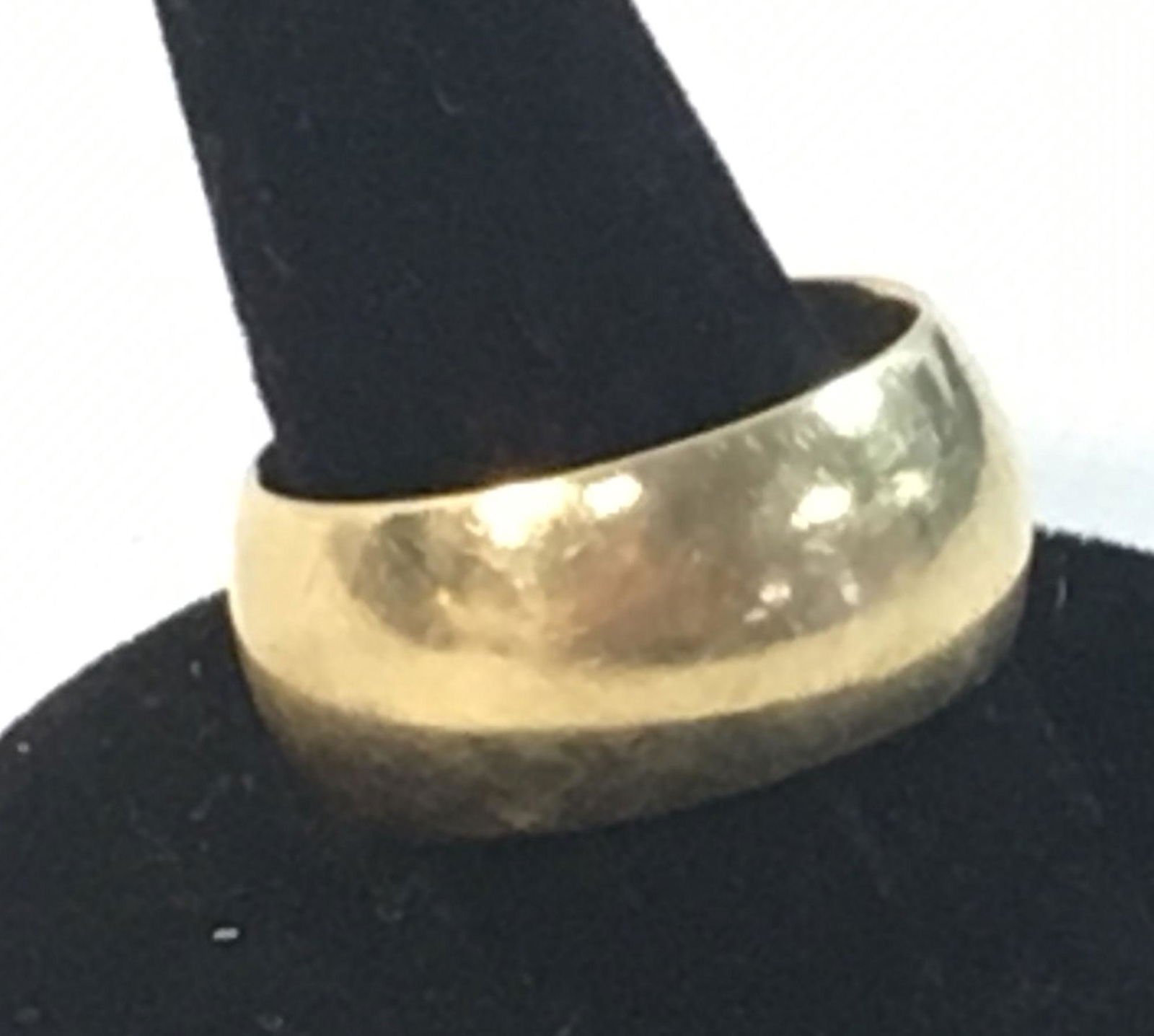 18KT GOLD RING (1 of 3)