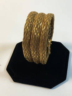 VINTAGE 18KT YELLOW GOLD BRACELET: VINTAGE 18KT YELLOW GOLD BRACELET ~ 7.25" MESH BRACELET, BOX CLASP CLOSURE GRADUATED DESIGN, BOX CLASP CLOSURE NUMBERED (57 GRAMS TW)