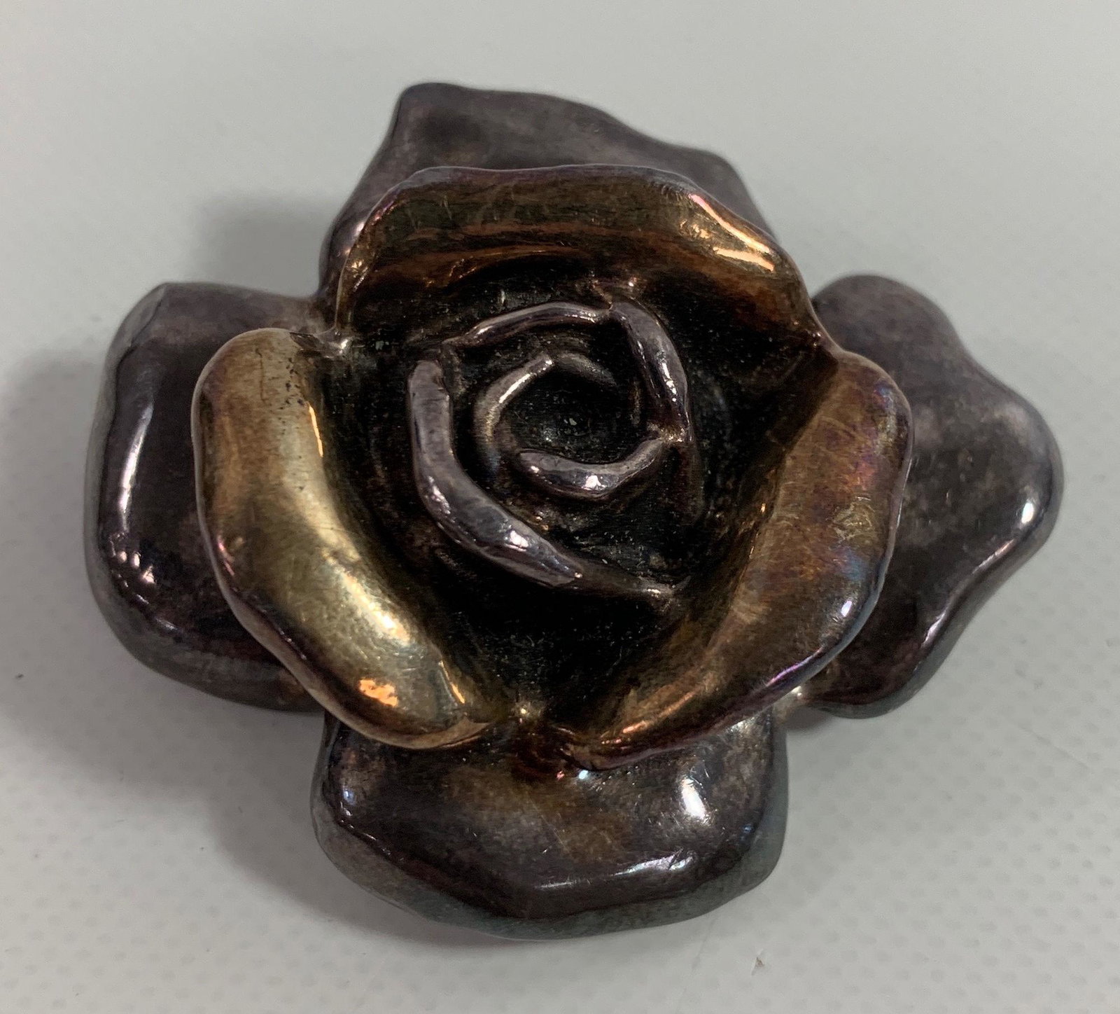 STERLING SILVER PIN/PENDANT: STERLING SILVER PIN/PENDANT ~ 2.25" IN DIAMETER. ROSE MOTIF. HIGH RELIEF DESIGN (0.75" DEPTH). 0.745 TROY OUNCES TW.