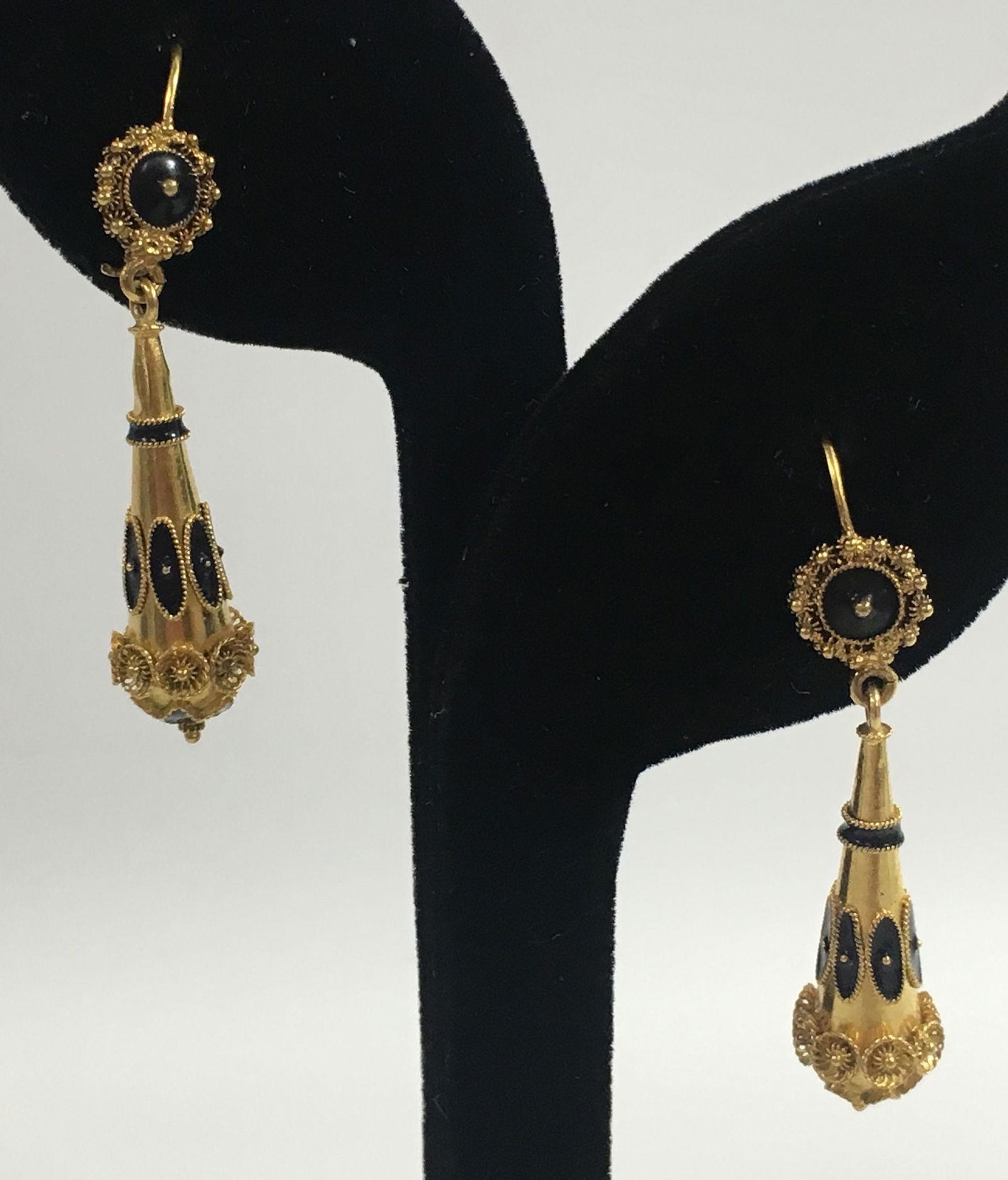 GOLD EARRINGS (1 of 2)