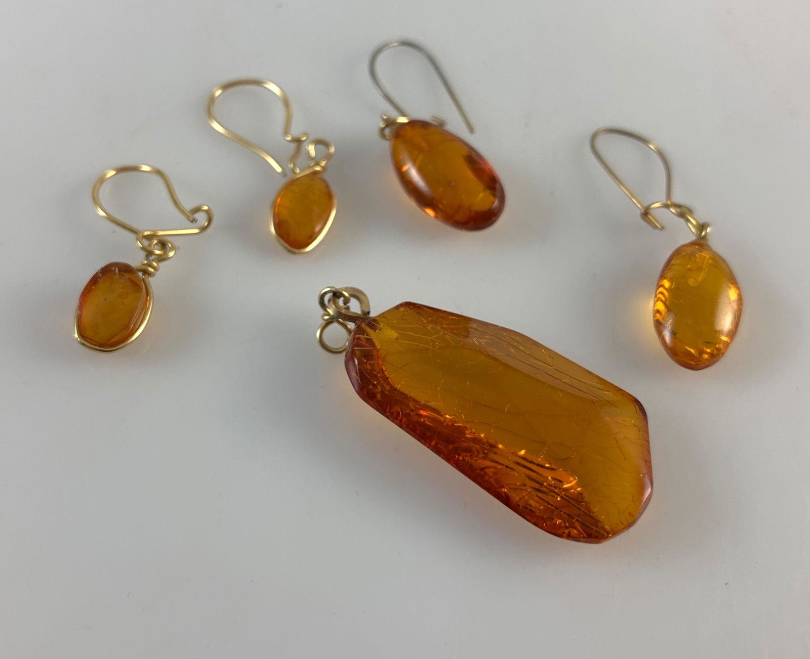 TWO PAIR FASHION EARRINGS AND ONE STONE PENDANT (1 of 4)