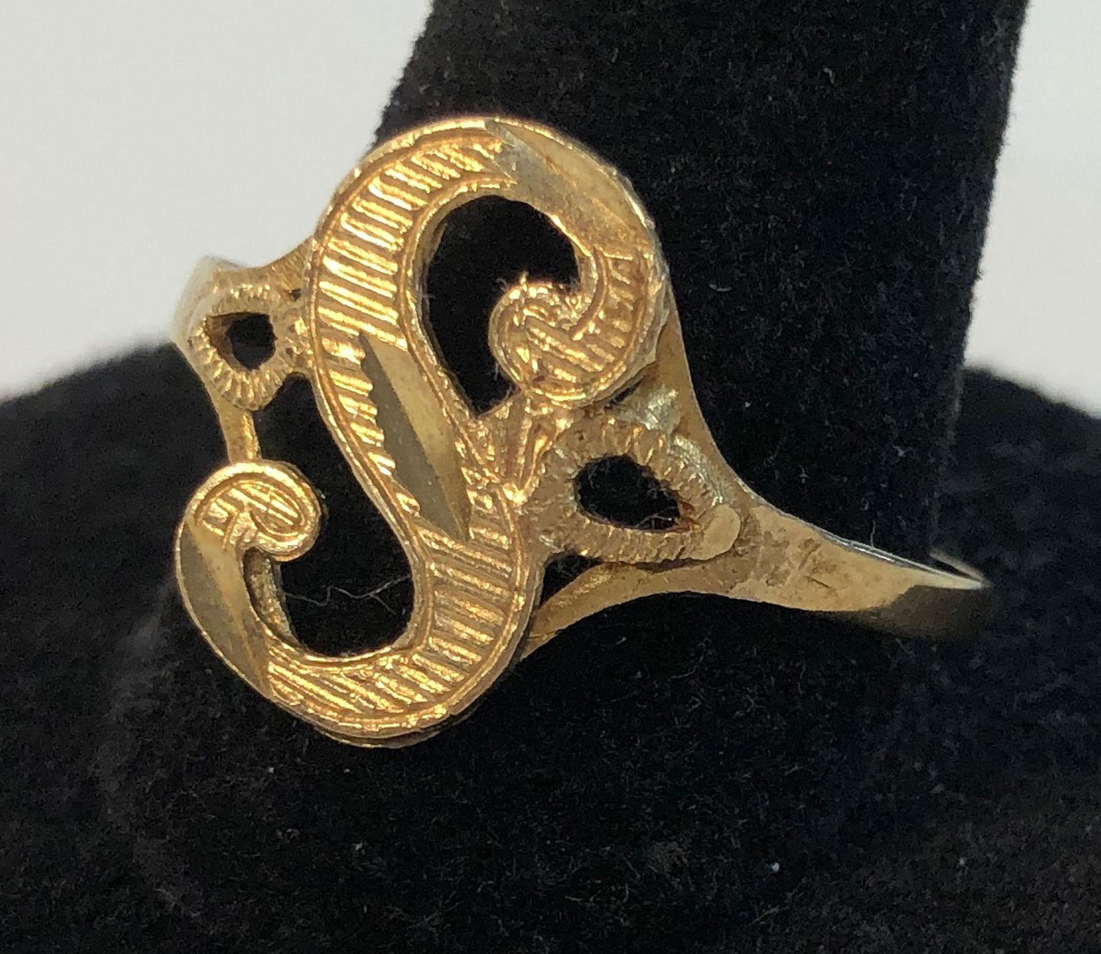10KT YELLOW GOLD MONOGRAM "S" RING (1 of 8)