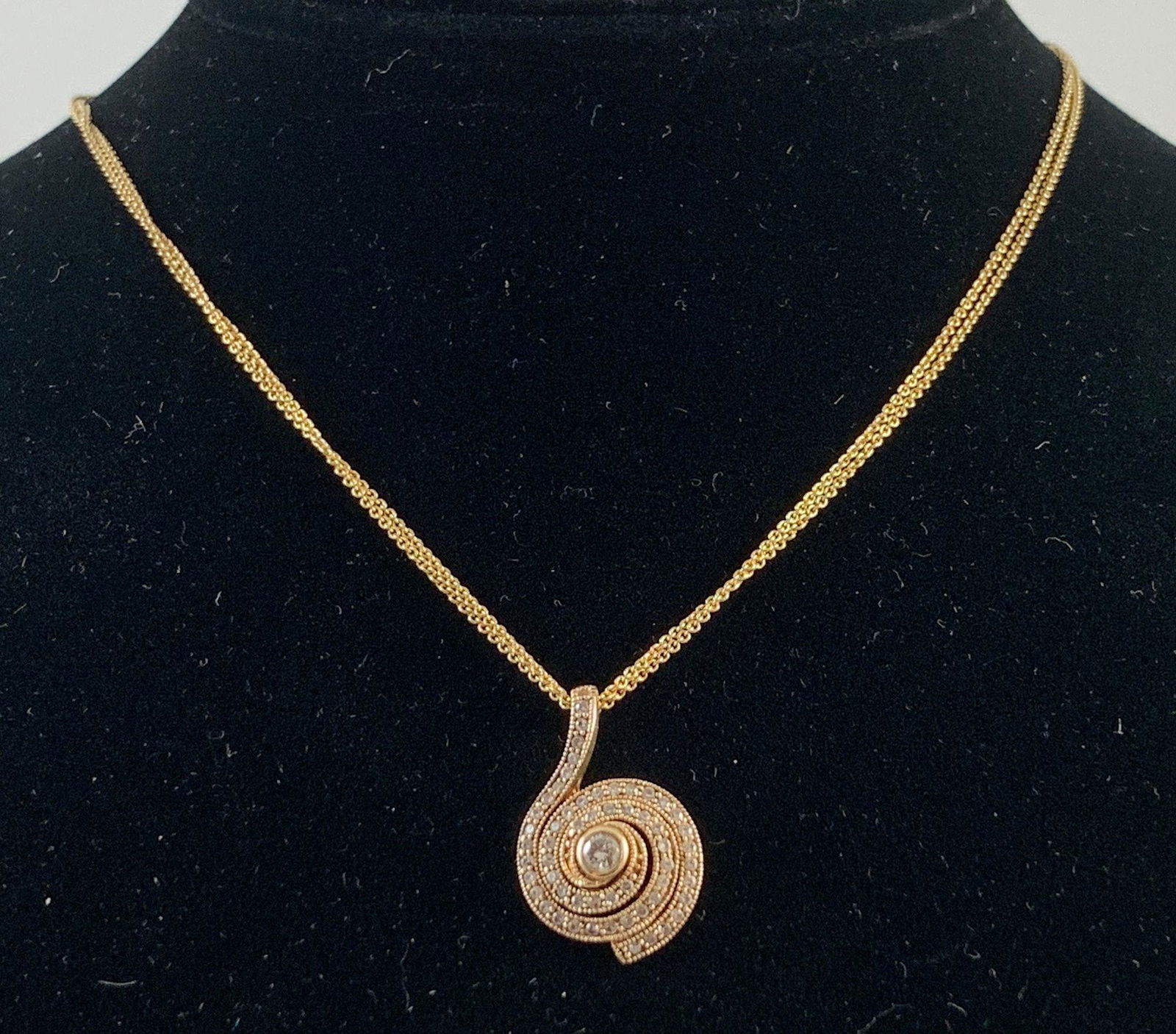 14KT GOLD AND DIAMOND NECKLACE (1 of 4)