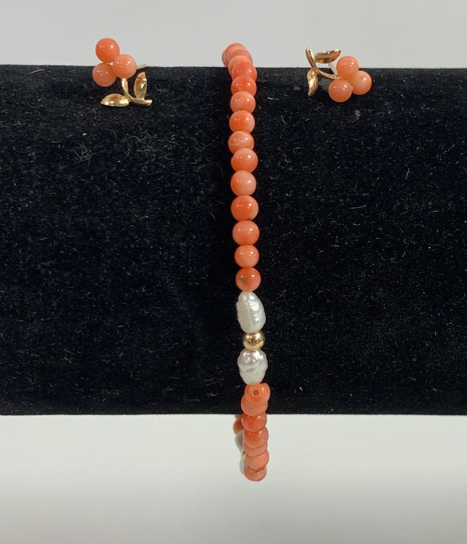 ONE CORAL BRACELET & ONE PAIR OF CORAL EARRINGS: ONE CORAL BRACELET & ONE PAIR OF CORAL EARRINGS ~ 7.25" BRACELET W/POLISHED RED CORAL LINKS AND FRESHWATER PEARL ACCENTS (14KT GOLD CLASP). PAIR POST EARRINGS (NO BACKS) W/CORAL BEAD CLUSTERS. *CORAL