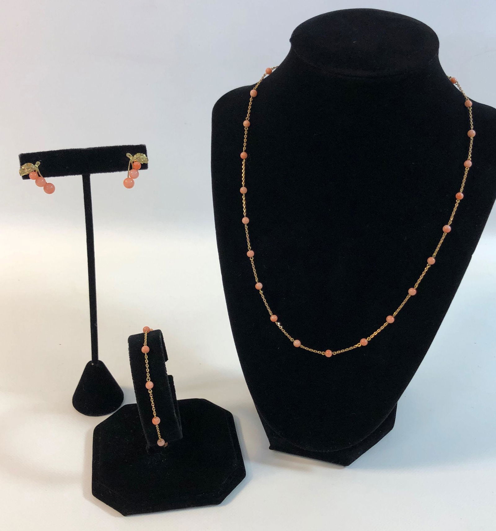 18KT YELLOW GOLD & CORAL JEWELRY SET (1 of 8)