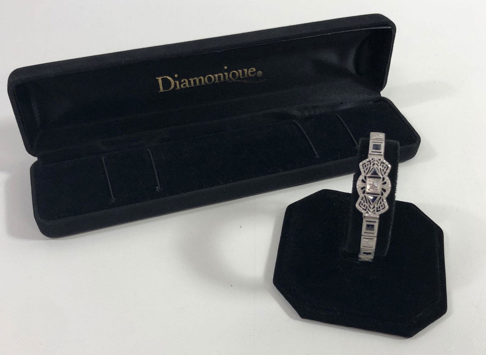 VINTAGE ART DECO STYLE WHITE GOLD, SAPPHIRE & DIAMOND (1 of 20)