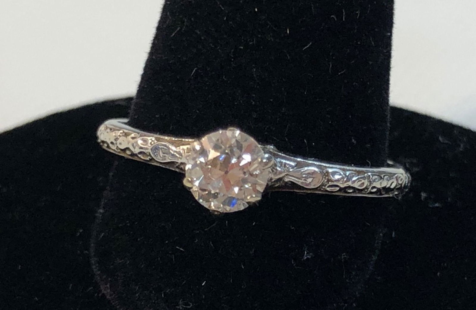 18KT WHITE GOLD DIAMOND SOLITAIRE RING ~ ROUND (1 of 11)