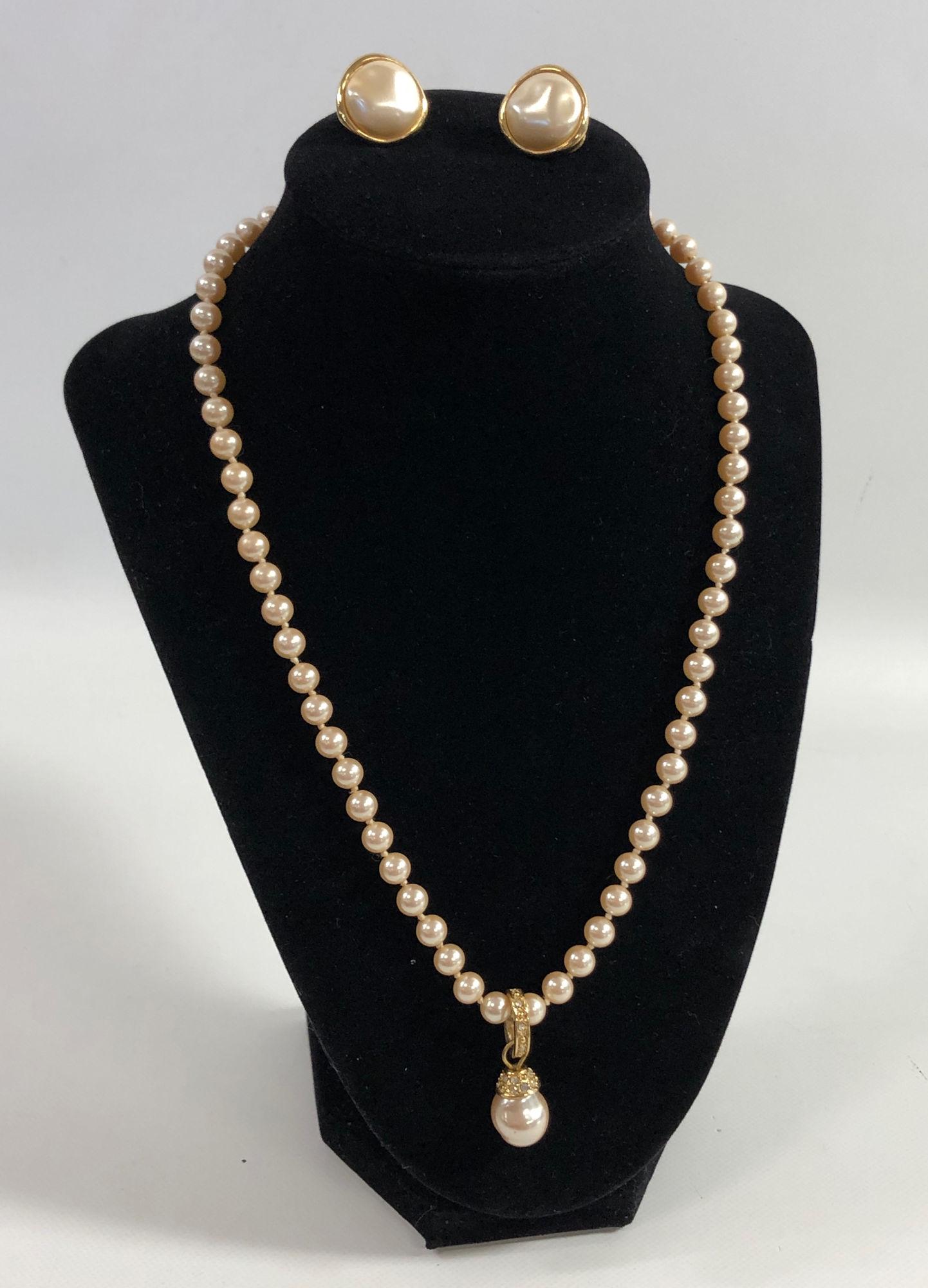 COSTUME JEWELRY, 1 NECKLACE & 1 PR EARRINGS: COSTUME JEWELRY, 1 NECKLACE & 1 PR EARRINGS ~ FROM MONET WITH GOLD TONE METAL HARDWARE. SNAPBACK EARRINGS WITH FAUX BLUSH TONE MABE PEARLS, AND MATCHED 19" PRINCESS LENGTH NECKLACE W/CLEAR DIAMANTE ST