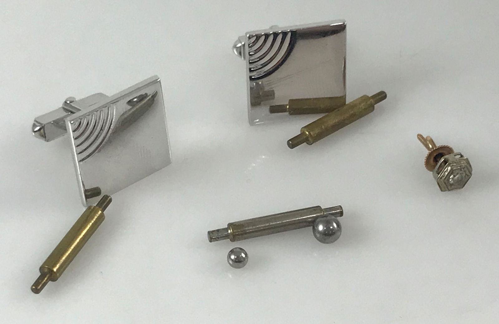 MISCELLANEOUS JEWELRY LOT (1 of 3)