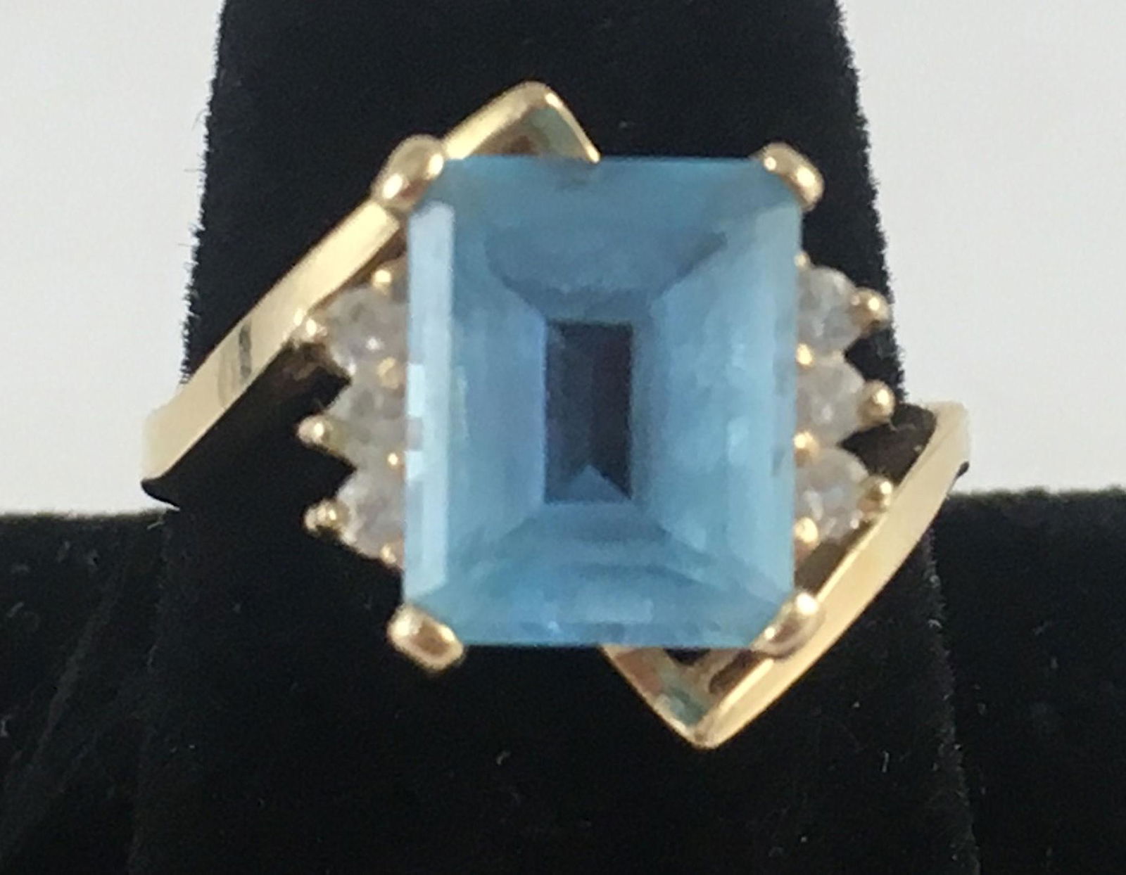 14KT YELLOW GOLD AND GEMSTONE RING (1 of 3)