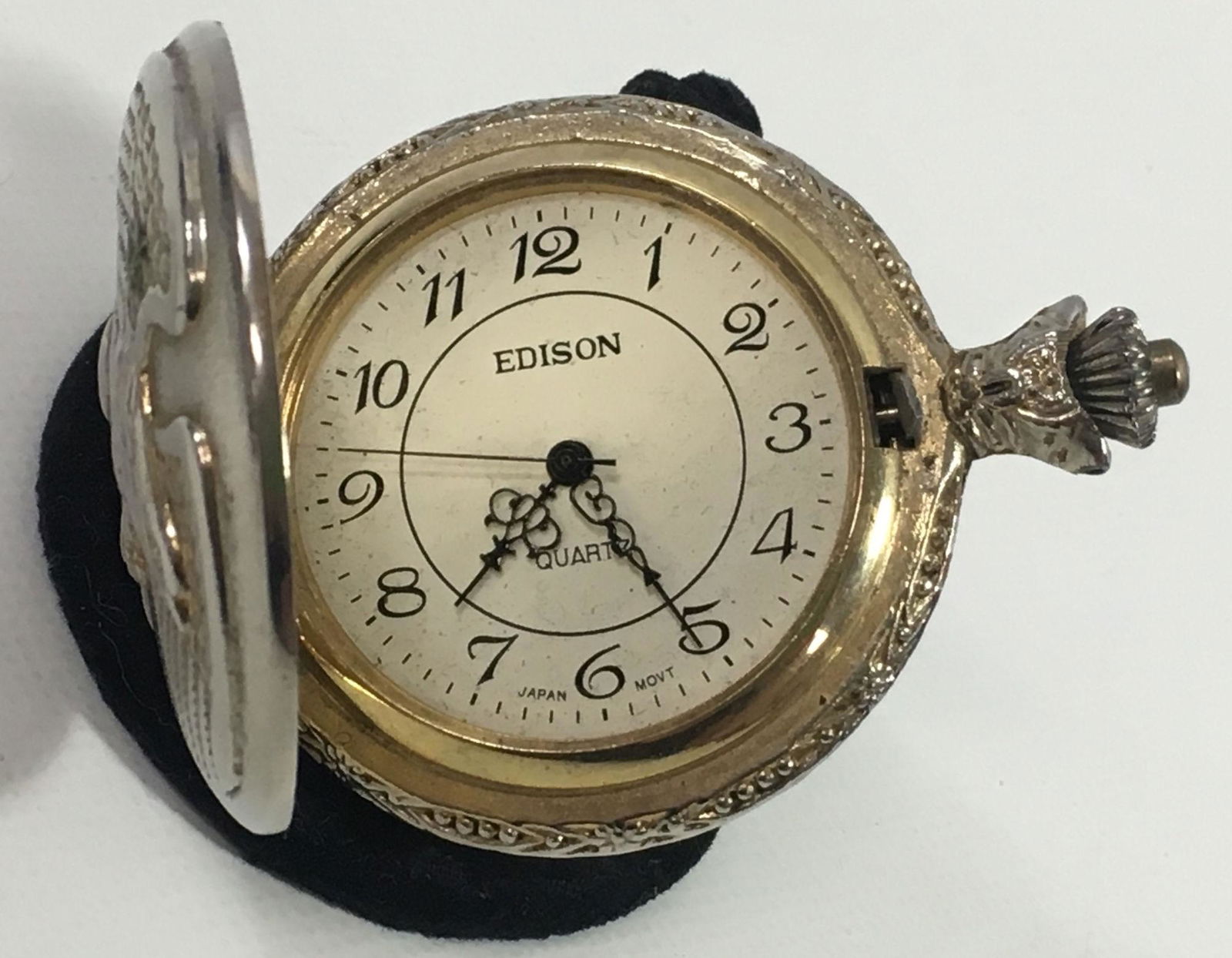 SILVER TONE POCKET WATCH (1 of 2)