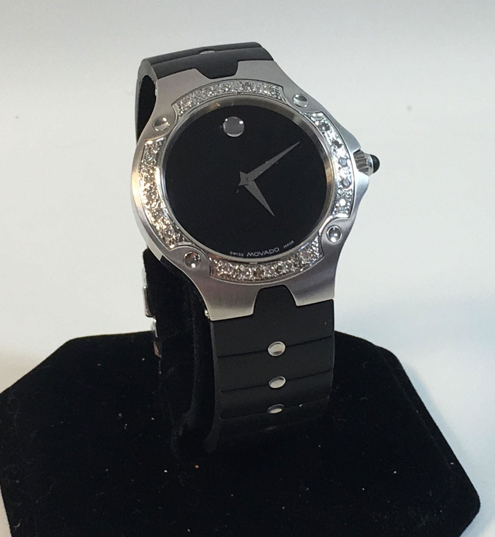 MOVADO WRIST WATCH (1 of 4)