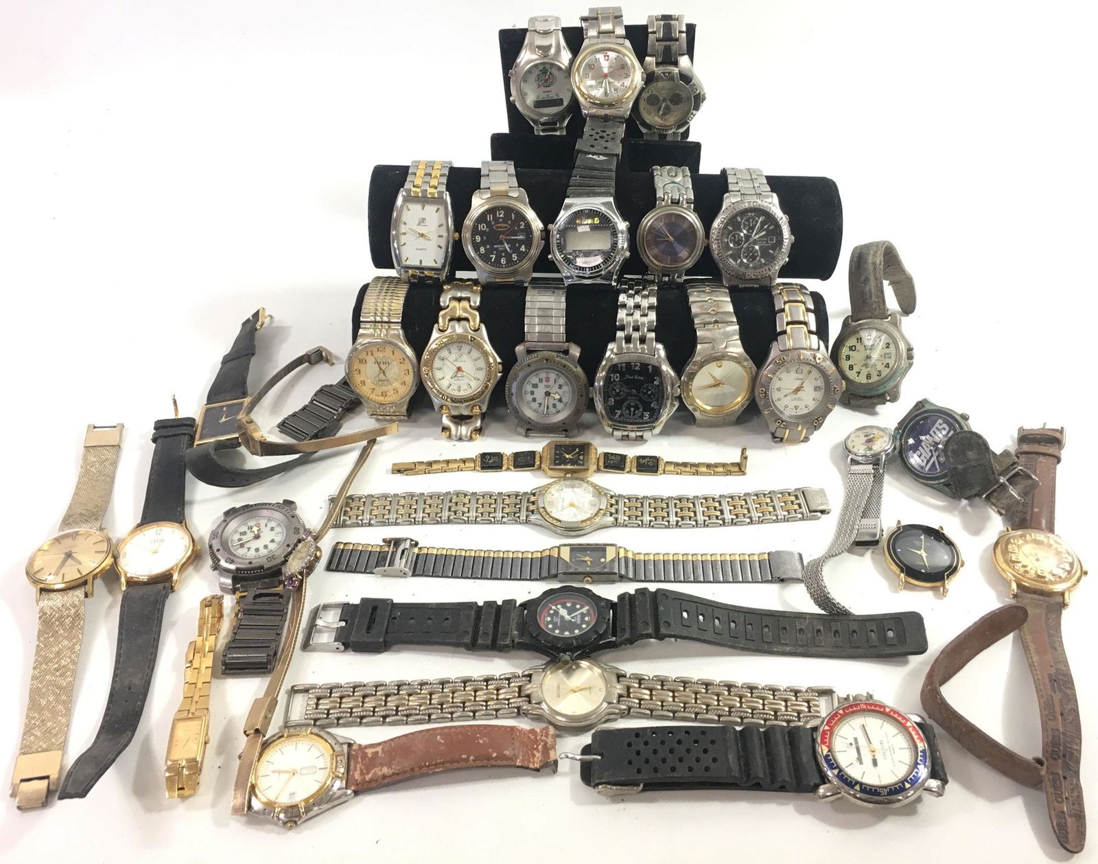 32 ASSORTED WRIST WATCHES (1 of 8)
