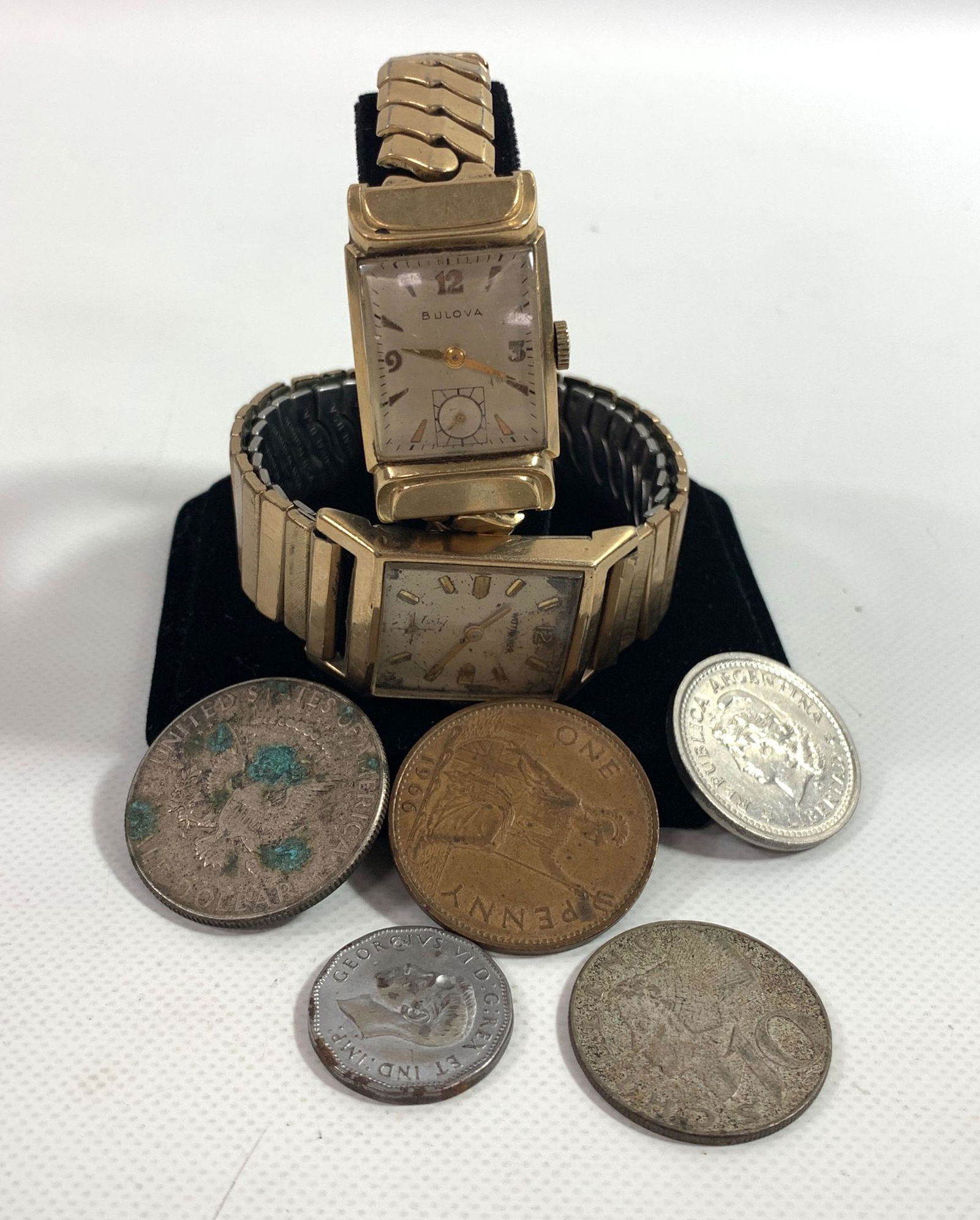 TWO WRIST WATCHES ONE "BROKEN"  & 5 COINS (1 of 3)