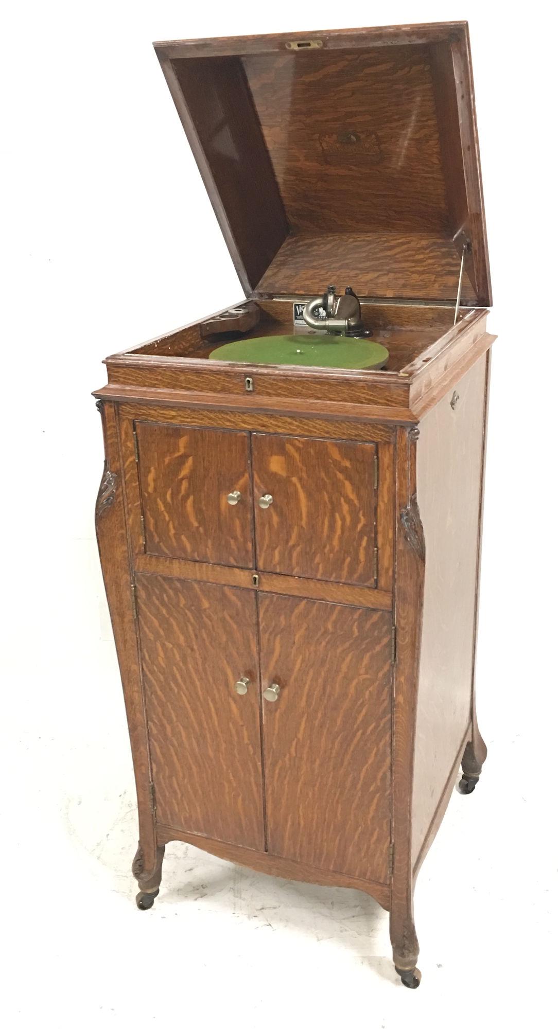 QUARTERSAWN OAK ″VICTOR″ VICTROLA WITH (1 of 2)