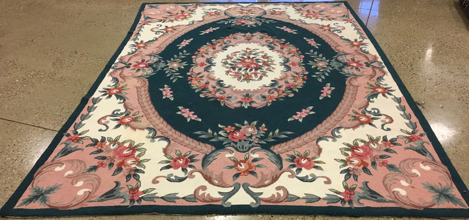 ROOM SIZE HAND TUFTED HOOKED RUG WITH FLORAL MEDALLION (1 of 6)