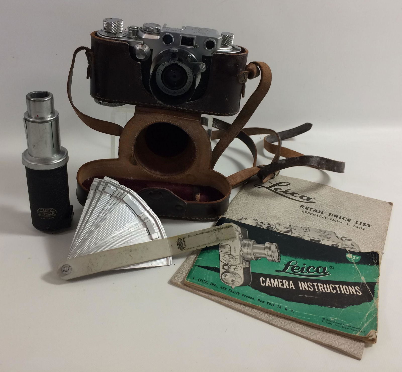 LEICA D.R.P. ERNST LEITZ WETZLAR GERMANY CAMERA, SCOPE,: LEICA D.R.P. ERNST LEITZ WETZLAR GERMANY CAMERA, SCOPE, REFLECTOR, MANUALS