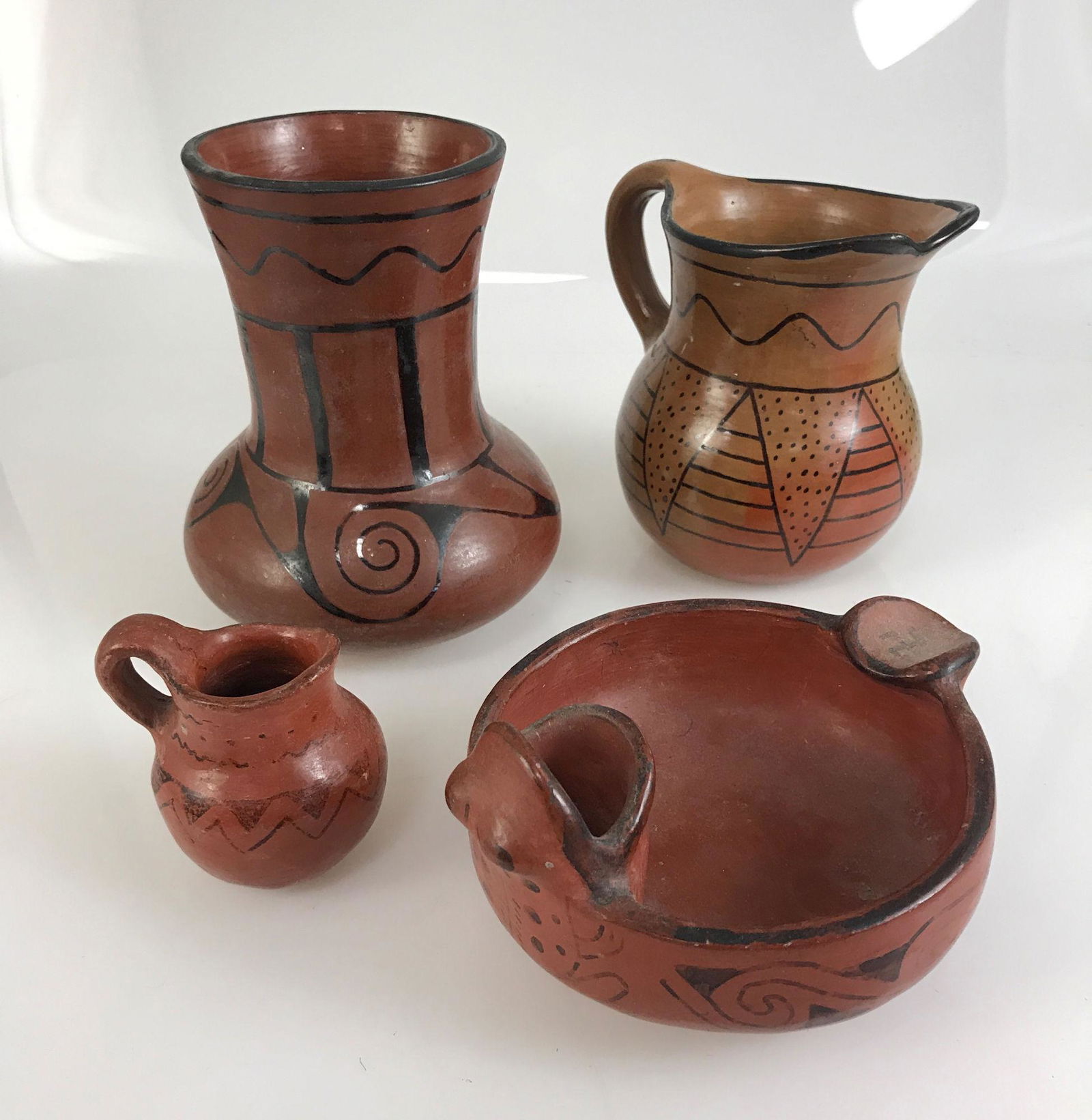 BOX LOT SAN ILDEFONSO PUEBLO POTTERY (1 of 5)