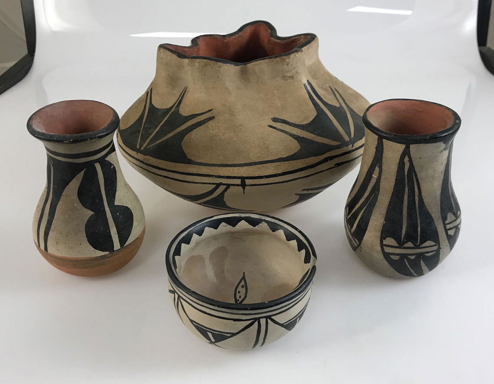 BOX LOT PUEBLO POTTERY (1 of 6)