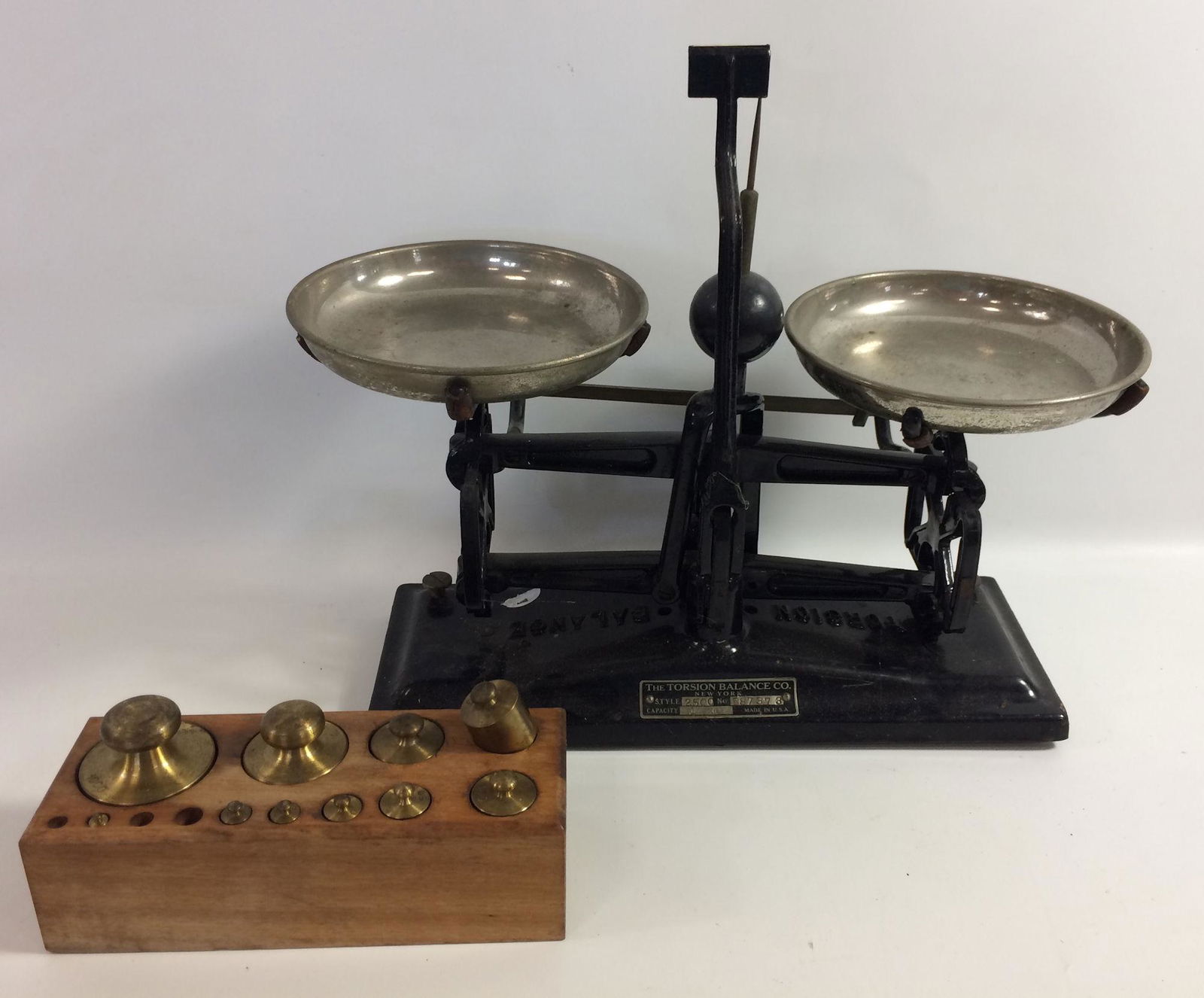 TORSION BALANCE CO. CAST IRON SCALE WITH PANS AND (1 of 3)