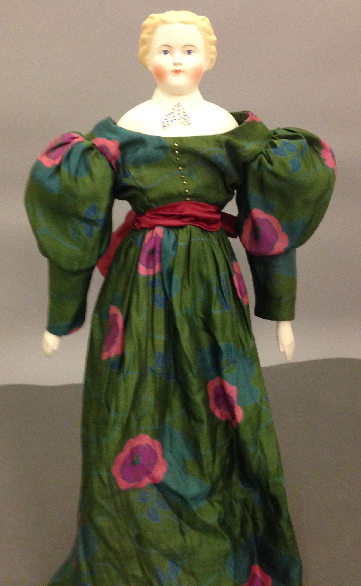 22 1/2" PARIAN TYPE SHOULDER HEAD DOLL BY EMMA CLEAR. (1 of 4)