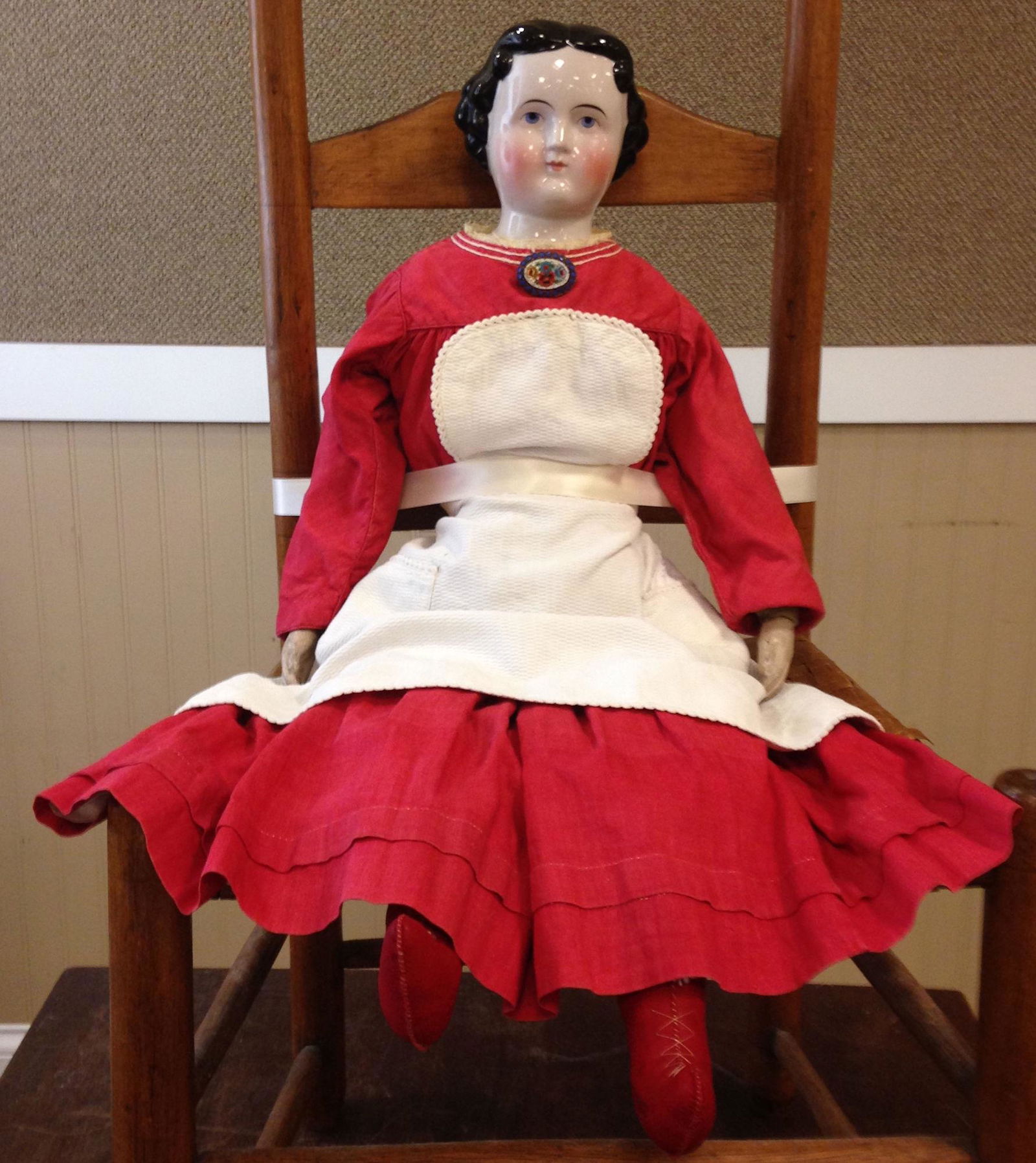 31" MODIFIED FLATTOP CHINA HEAD LADY. SHOULDER HEAD (1 of 4)