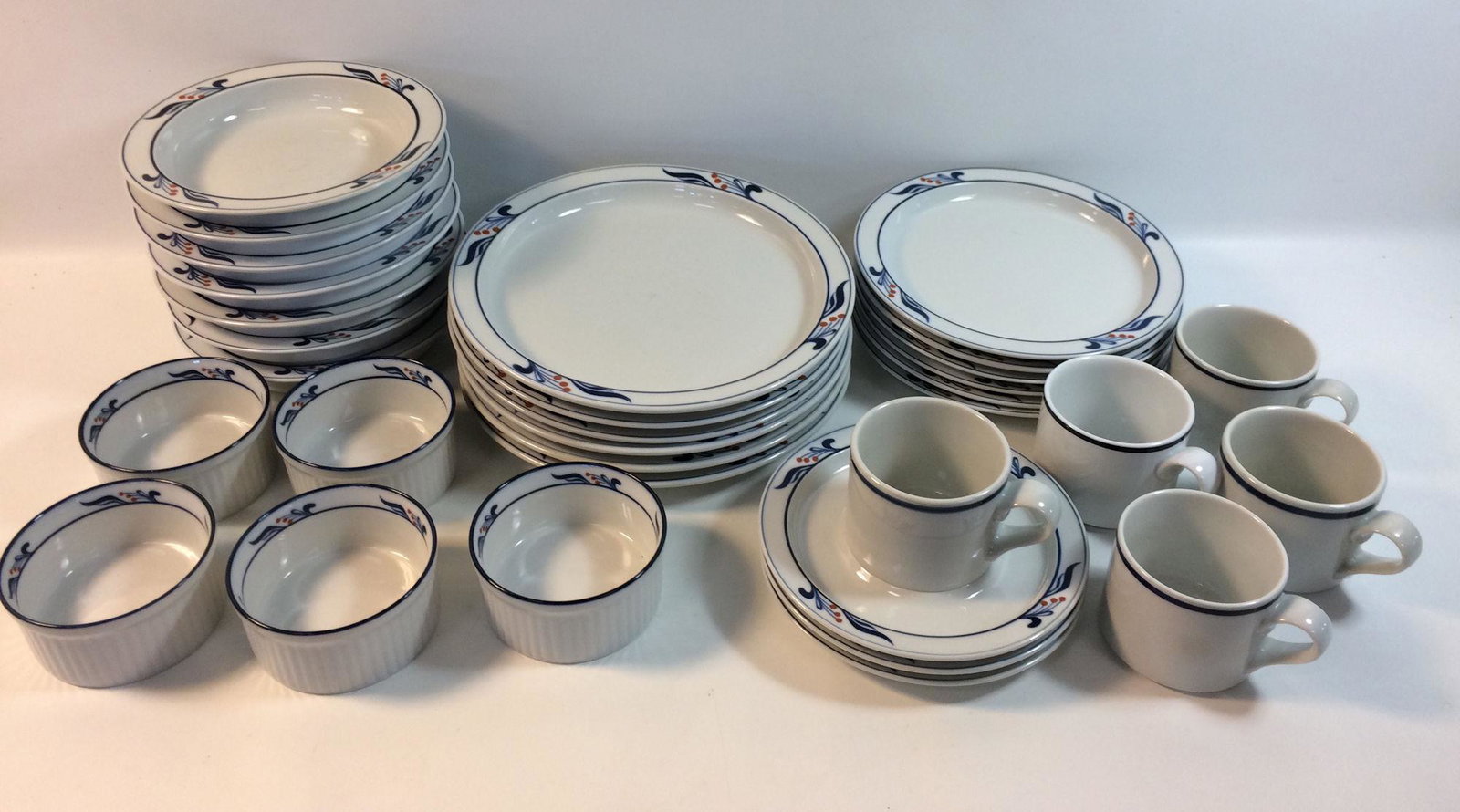 33 PIECES DANSK BISTRO DINNERWARE - 6 DINNER PLATES, 6: 34 PIECES DANSK BISTRO DINNERWARE - 6 DINNER PLATES, 6 SALAD PLATES, 7 BOWLS, 5 RAMEKINS, 3 SAUCERS, 5 CUPS, TRIVET