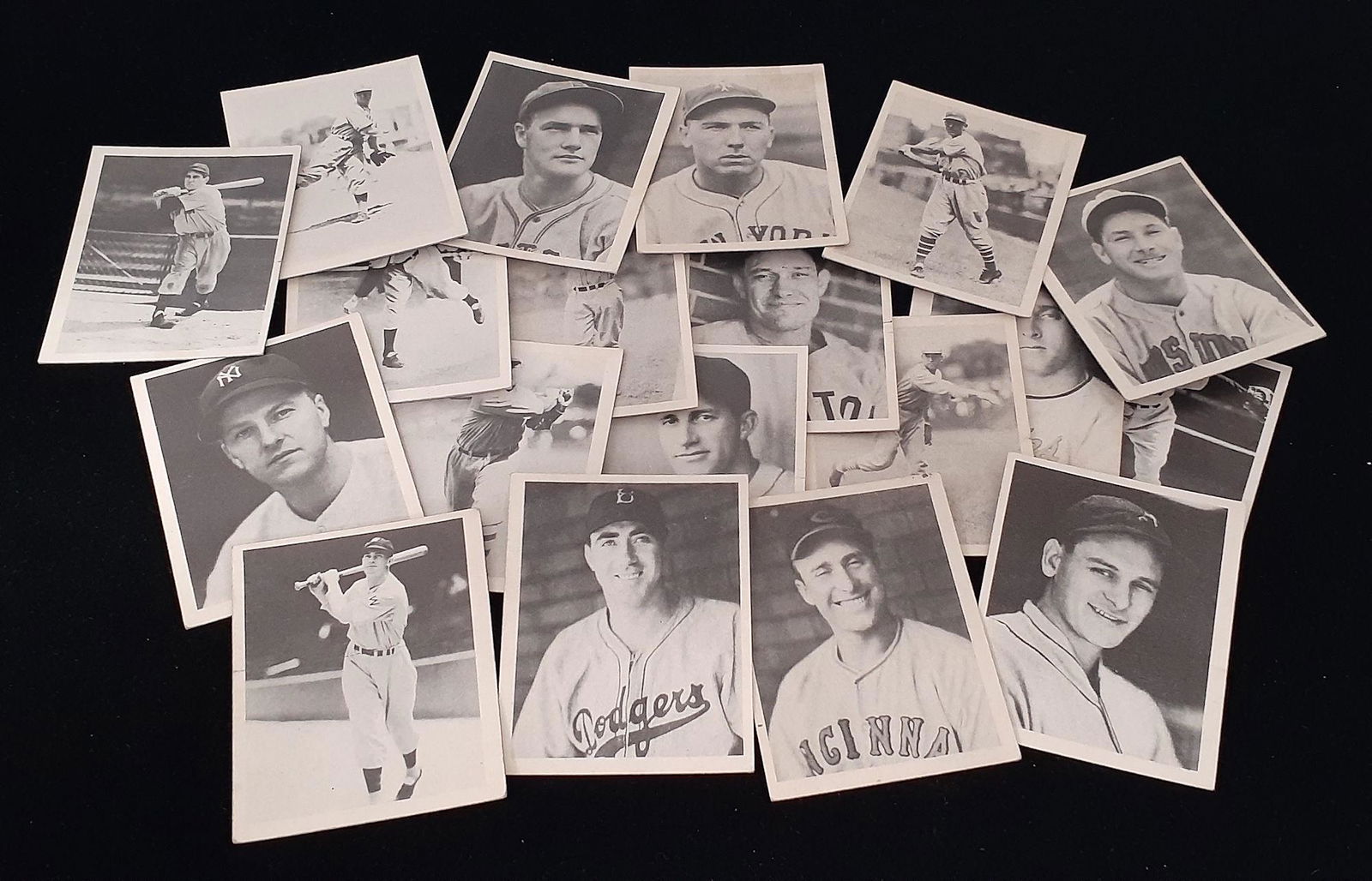 19 PLAY BALL BASEBALL CARDS 4. ELDEN AUKER,  11. JOHNNY (1 of 1)