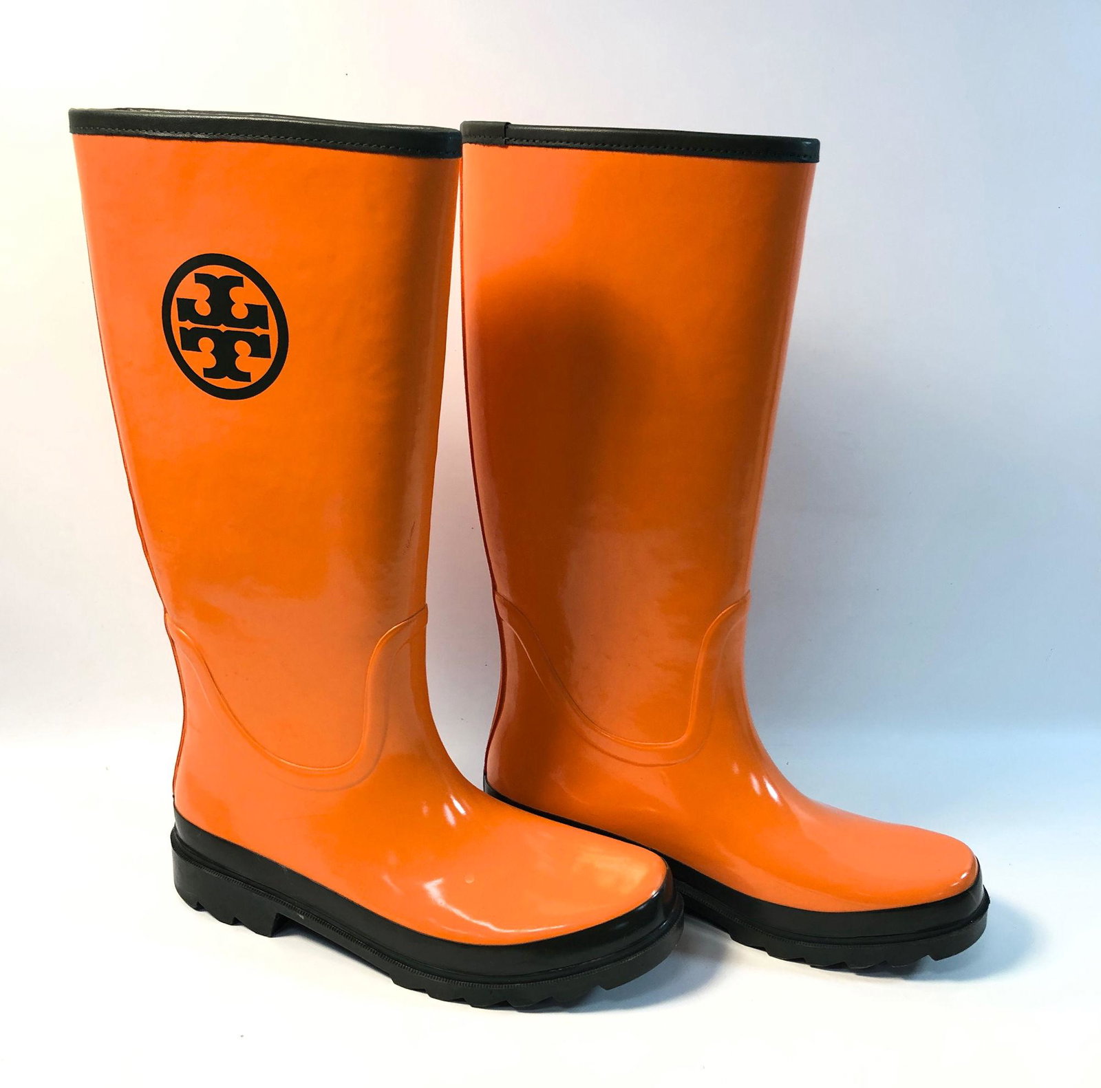 TORY BURCH RAIN BOOTS: TORY BURCH RAIN BOOTS ~ SIZE 9, GENTLY USED, MINOR SCUFFING, RIBBON DETAILING ON CALVES ARE SLIGHTLY BLEMISHED, ORANGE WITH OLIVE GREEN ACCENTS,