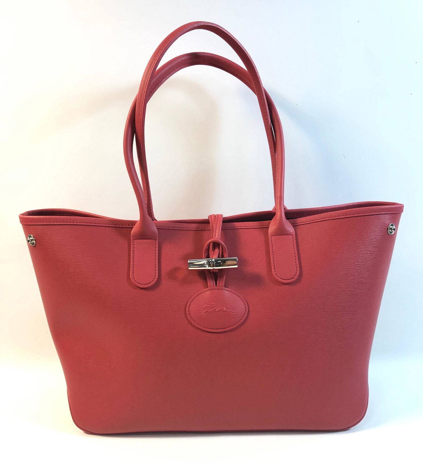 LONGCHAMP TOTE: LONGCHAMP TOTE ~ ROSEAU PINK LEATHER TOTE, LIKE NEW CONDITION, PEBBLED FINISH, SILVER TONE HARDWARE, TOGGLE CLASP CLOSURE, OPTIONAL DIMPLE ACCENTS W SNAP CLOSURE, METALLIC INTERIOR, APPROX. 9"DEPTH, 8