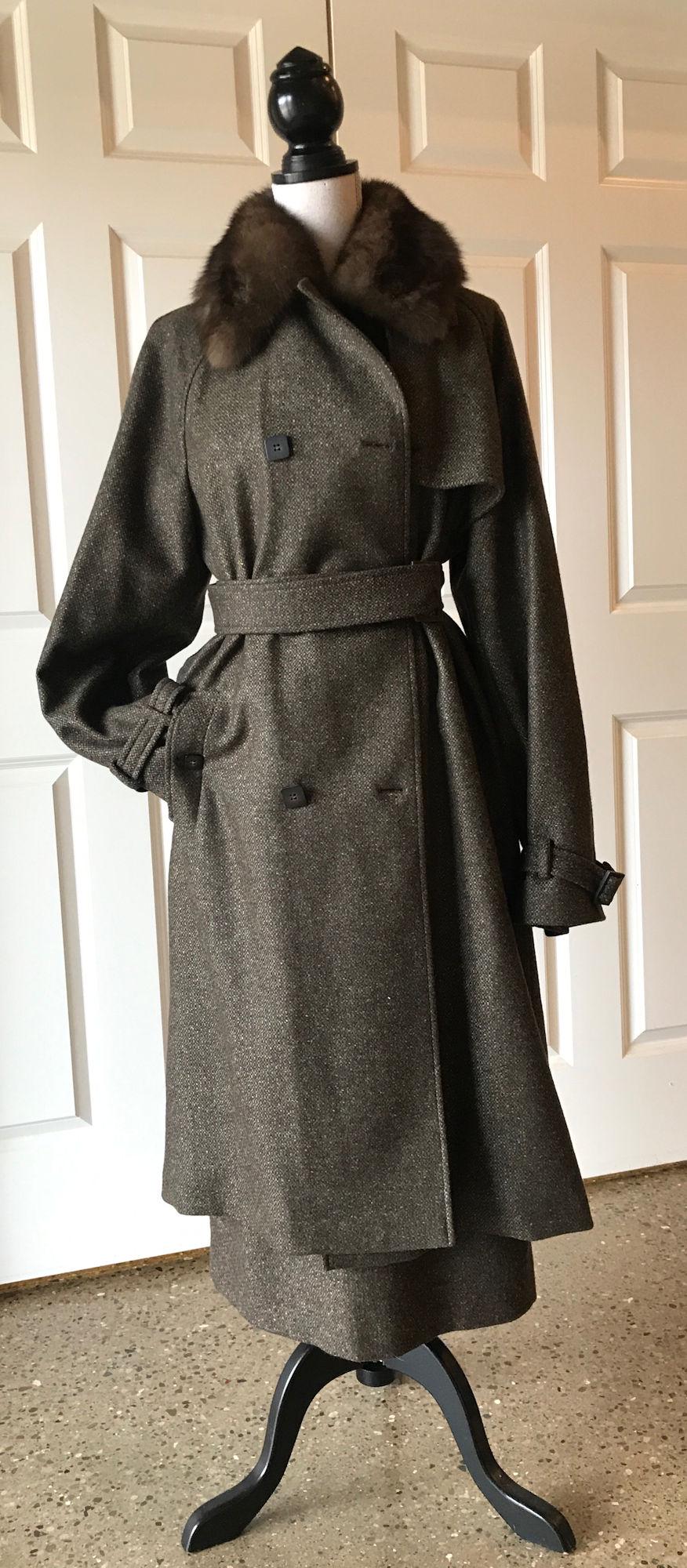 LORO PIANA COAT AND SKIRT SET: LORO PIANA COAT AND SKIRT SET ~ COAT IS SIZE 46, SKIRT IS 48. WITH MATCHING BELT AND DETACHABLE FUR COLLAR.