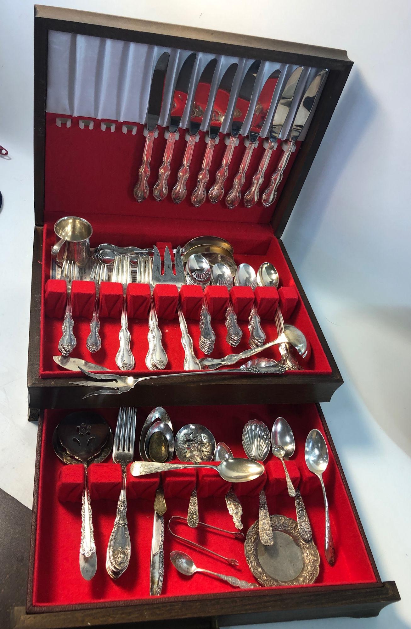 SILVERPLATE AND STERLING FLATWARE/SERVEWARE IN CHEST: SILVERPLATE AND STERLING FLATWARE/SERVEWARE IN CHEST ~ SILVERPLATE SET FROM WM ROGERS (EIGHT SETTING SET MISSING THREE PIECES/TWO SPOONS AND A FORK) INCLUDING FIVE SERVING SPOONS AND ONE SPREADER. LOT