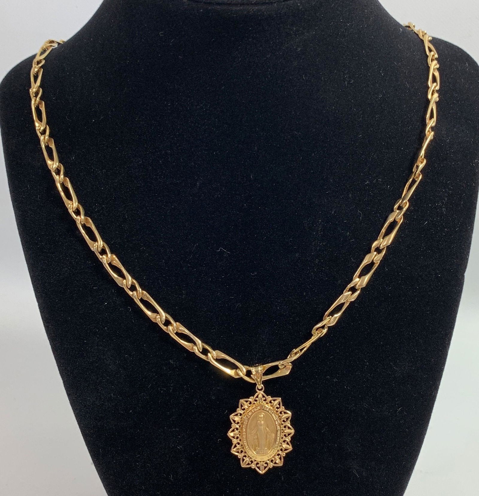 14KT YELLOW GOLD NECKLACE W/ MOTHER MARY PENDANT (1 of 4)