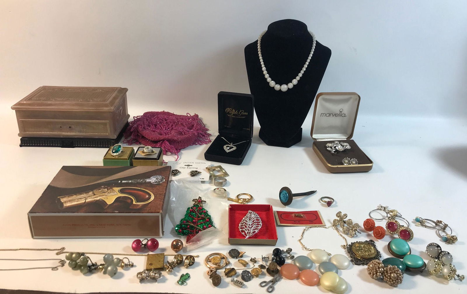 LOT OF MISCELLANEOUS FASHION/COSTUME JEWELRY AND (1 of 12)