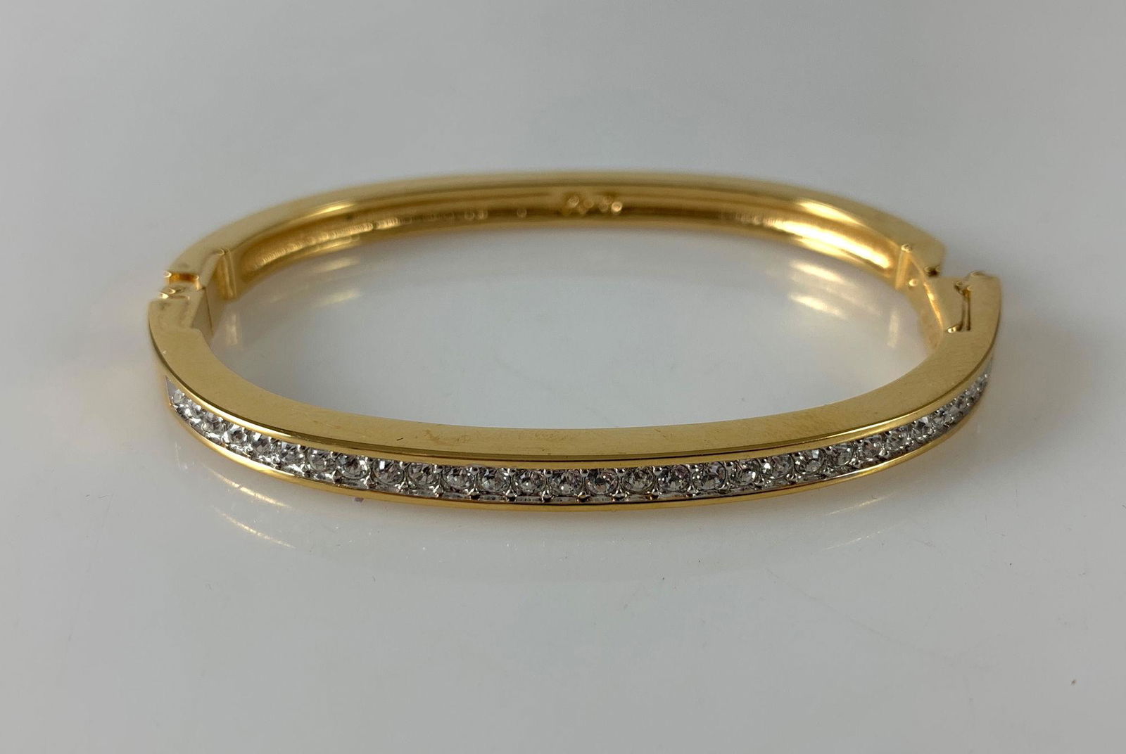 SWAROVSKI CRYSTAL BANGLE (1 of 3)